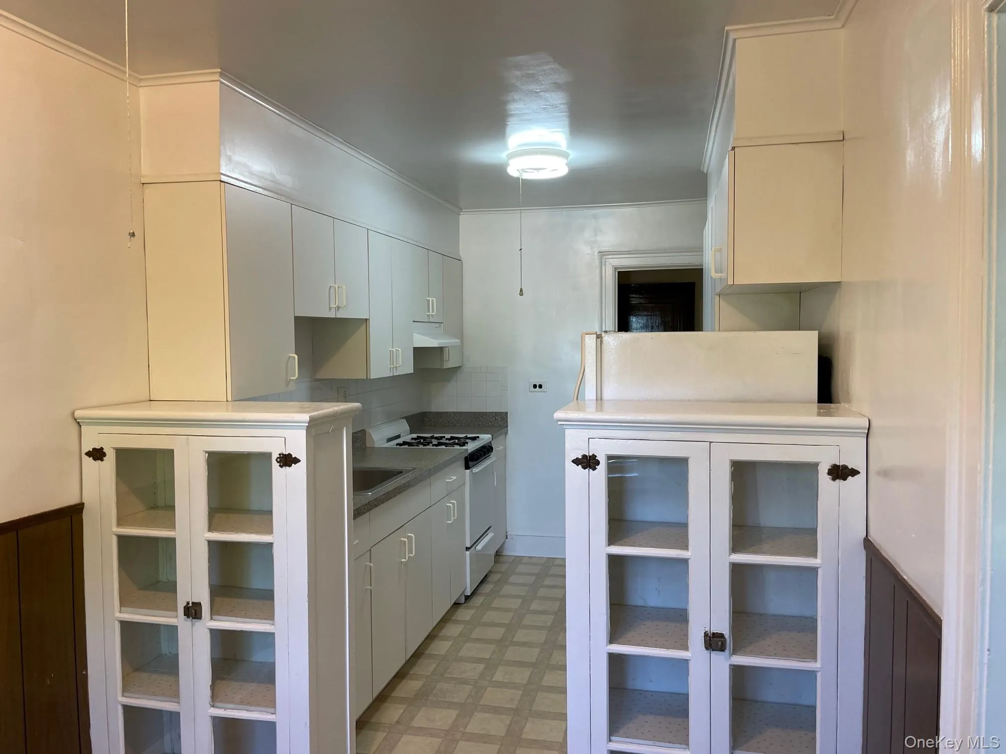 Eat-in Kitchen Eat-in Kitchen