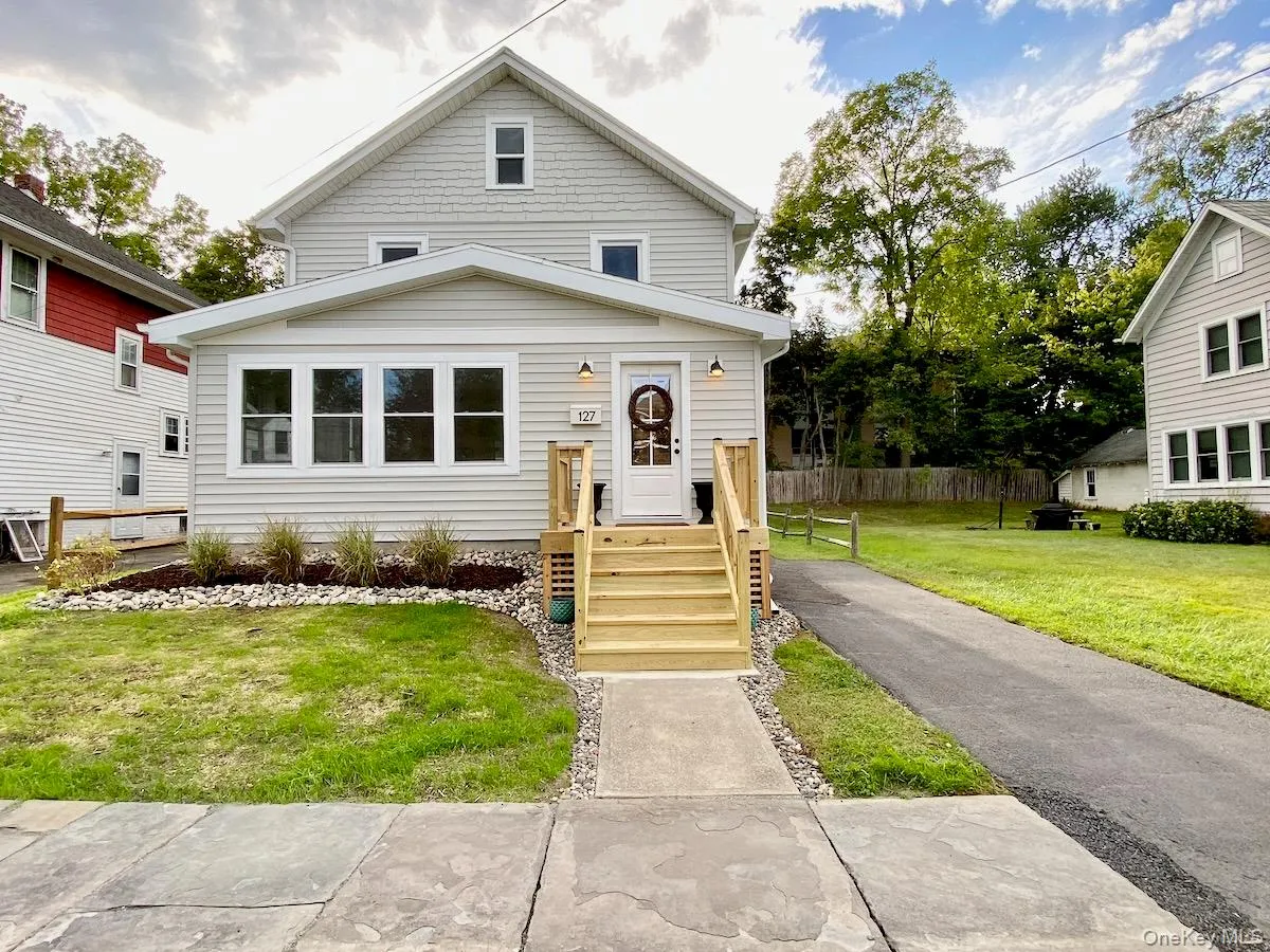 127 Emerson Street, Kingston, NY, 3 Bedroom Bedrooms, 7 Room Rooms,1 BathroomBathrooms,Residential Lease,For Rent,Emerson,0,1055469 127 Emerson Street, Kingston, NY, 3 Bedroom Bedrooms, 7 Room Rooms,1 BathroomBathrooms,Residential Lease,For Rent,Emerson,0,1055469