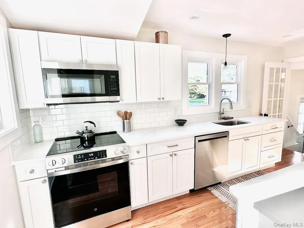 127 Emerson Street, Kingston, NY, 3 Bedroom Bedrooms, 7 Room Rooms,1 BathroomBathrooms,Residential Lease,For Rent,Emerson,0,1055469 127 Emerson Street, Kingston, NY, 3 Bedroom Bedrooms, 7 Room Rooms,1 BathroomBathrooms,Residential Lease,For Rent,Emerson,0,1055469