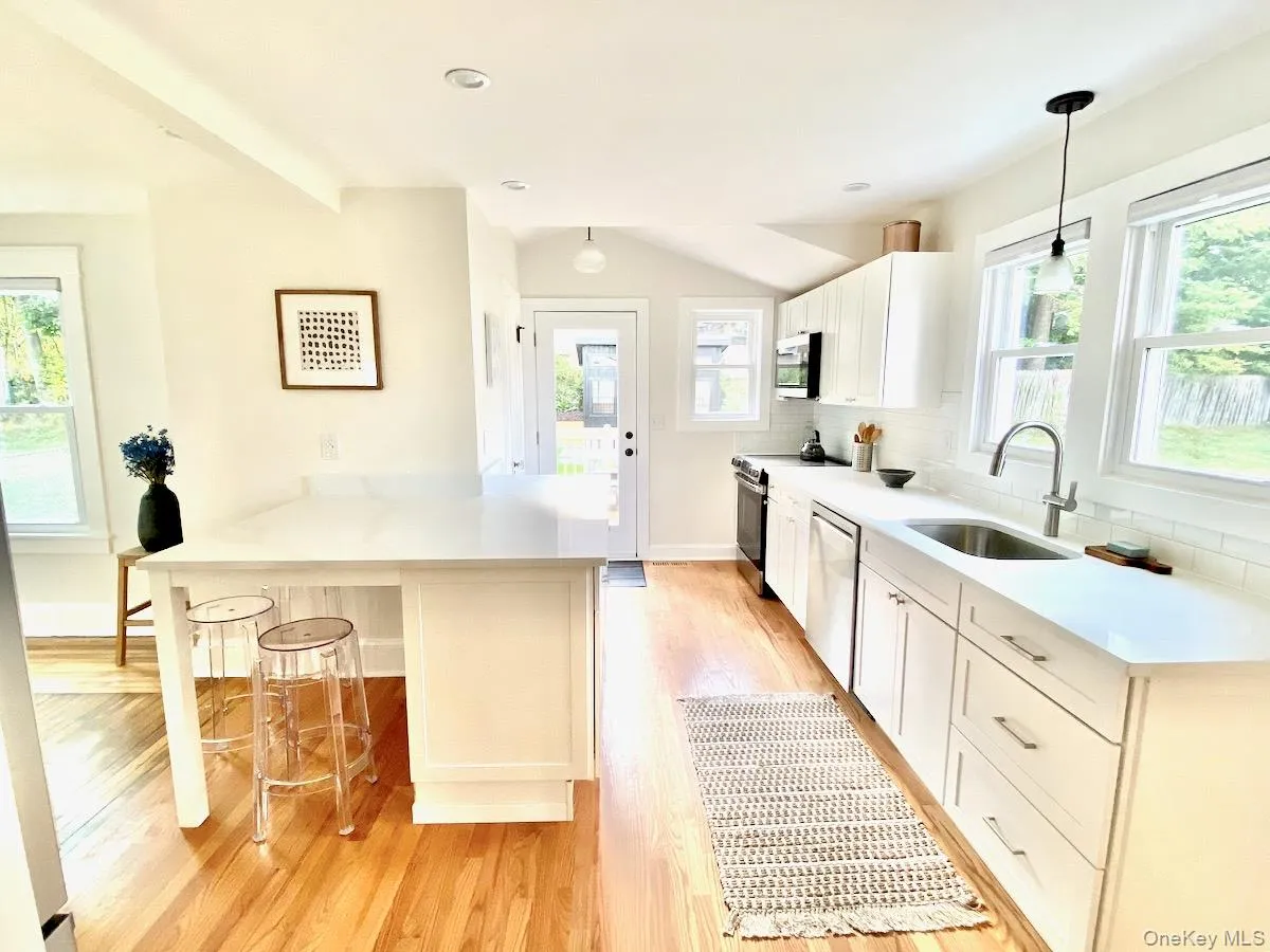 127 Emerson Street, Kingston, NY, 3 Bedroom Bedrooms, 7 Room Rooms,1 BathroomBathrooms,Residential Lease,For Rent,Emerson,0,1055469 127 Emerson Street, Kingston, NY, 3 Bedroom Bedrooms, 7 Room Rooms,1 BathroomBathrooms,Residential Lease,For Rent,Emerson,0,1055469