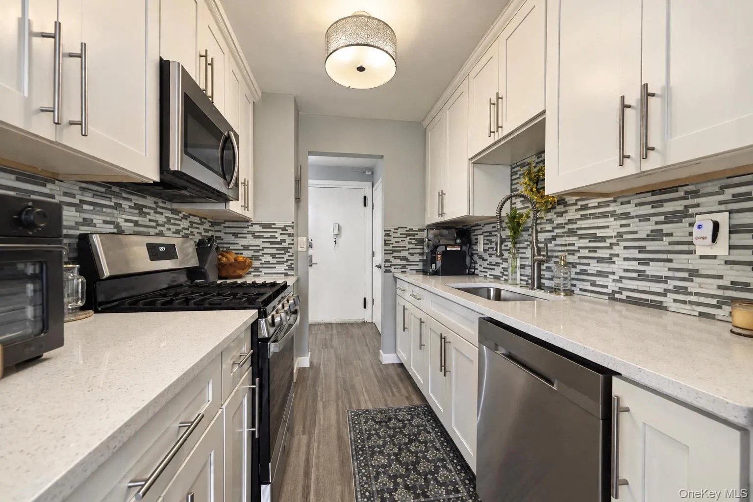 1841 Central Park Avenue, Yonkers, NY, 3 Bedrooms Bedrooms, 6 Rooms Rooms,2 BathroomsBathrooms,Residential,For Rent,Central Park,0,1055498 1841 Central Park Avenue, Yonkers, NY, 3 Bedrooms Bedrooms, 6 Rooms Rooms,2 BathroomsBathrooms,Residential,For Rent,Central Park,0,1055498