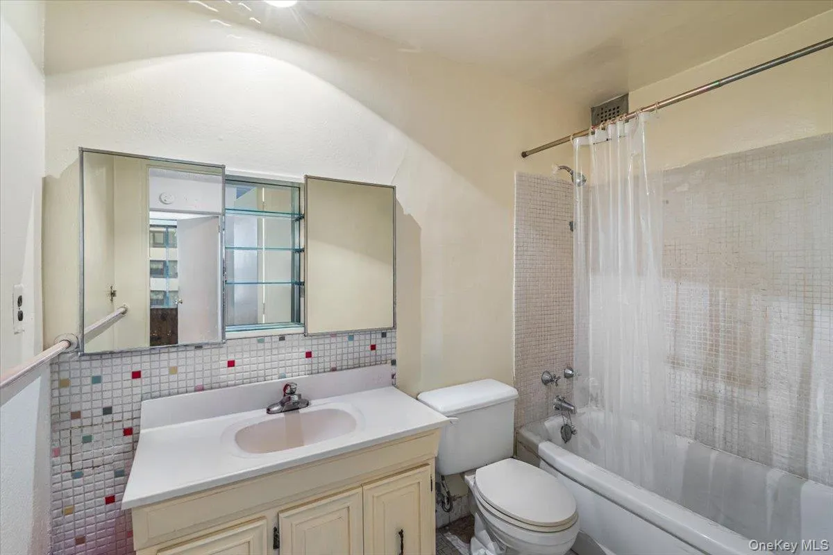 7-24 166th Street, New York, NY, 1 Bedroom Bedrooms, 4 Rooms Rooms,1 BathroomBathrooms,Residential,For Rent,166th,0,1055501 7-24 166th Street, New York, NY, 1 Bedroom Bedrooms, 4 Rooms Rooms,1 BathroomBathrooms,Residential,For Rent,166th,0,1055501