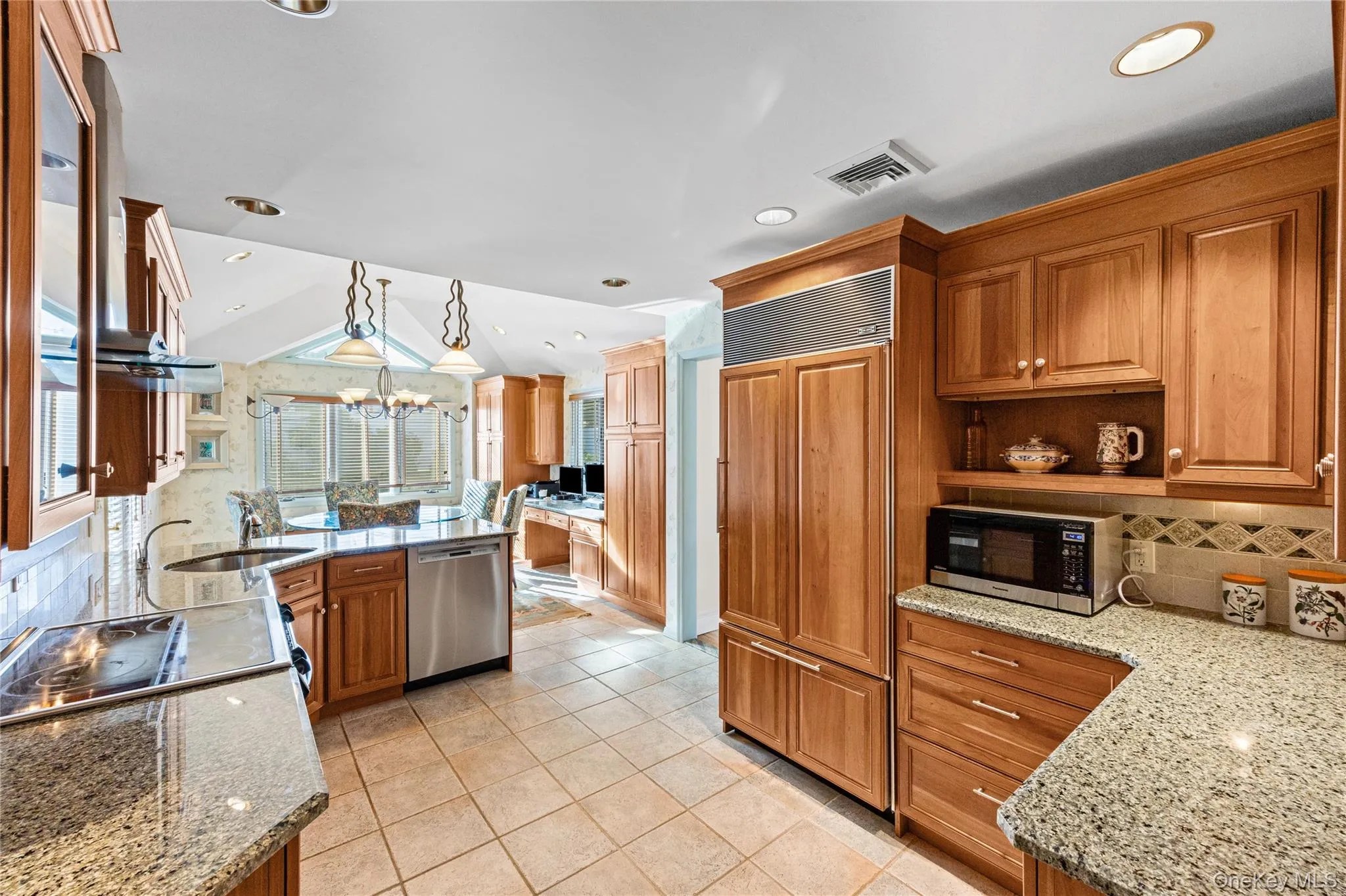 Lots of Cabinets Lots of Cabinets