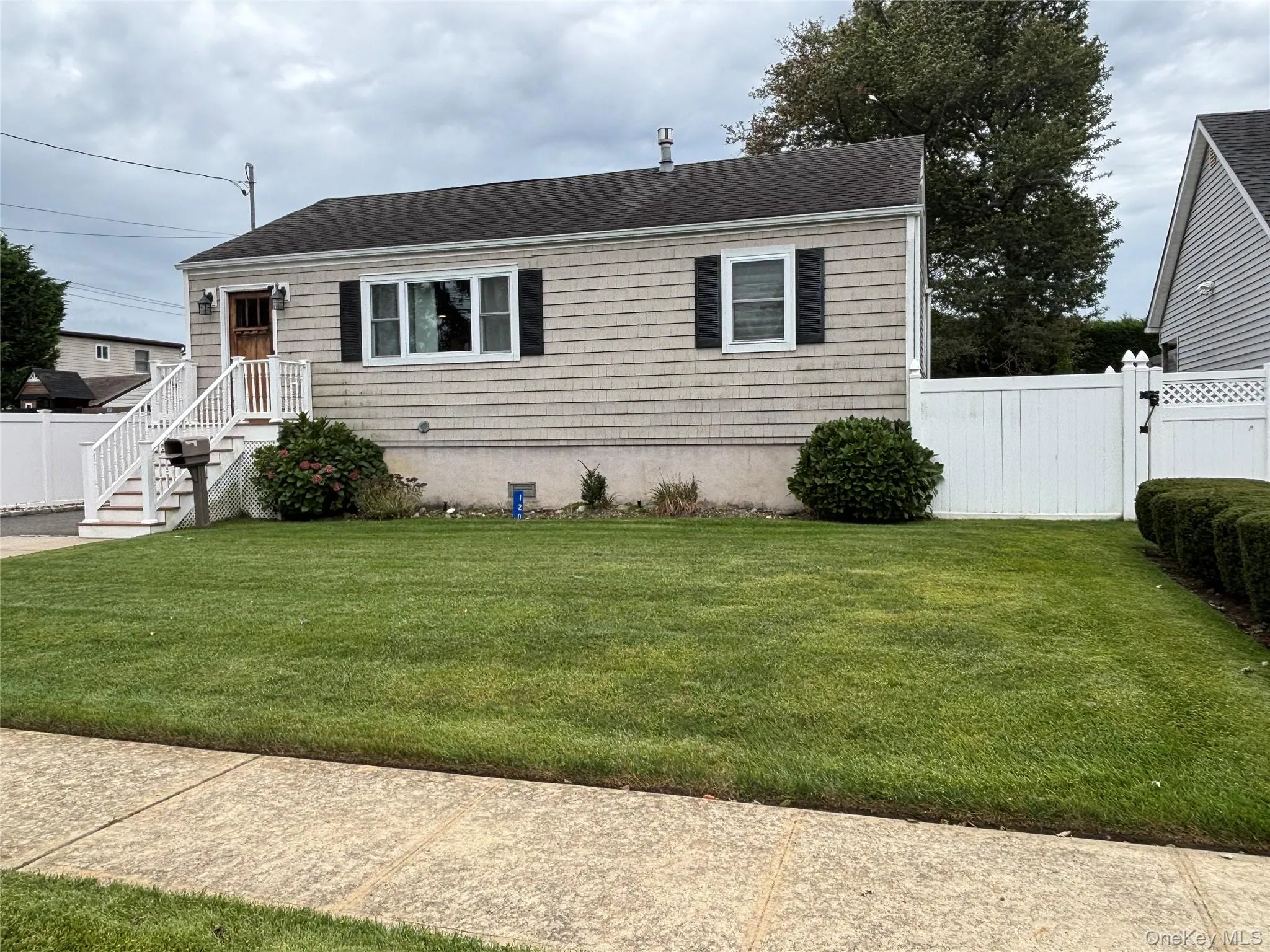 120 Lincoln Place, Oyster Bay, NY, 2 Bedrooms Bedrooms, 4 Rooms Rooms,1 BathroomBathrooms,Residential,For Rent,Lincoln,0,1055513 120 Lincoln Place, Oyster Bay, NY, 2 Bedrooms Bedrooms, 4 Rooms Rooms,1 BathroomBathrooms,Residential,For Rent,Lincoln,0,1055513