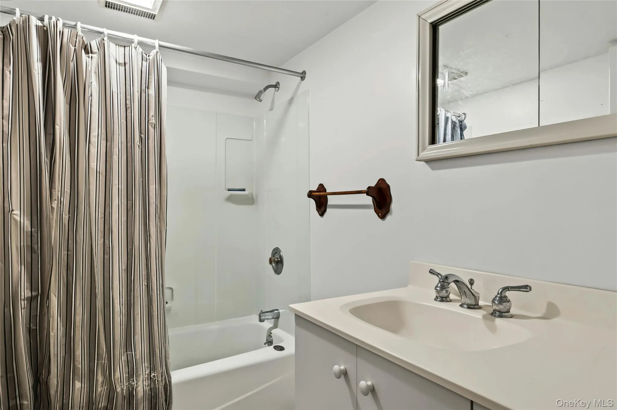 930 Tooker Avenue, West Babylon, NY, 4 Bedrooms Bedrooms, 11 Rooms Rooms,4 BathroomsBathrooms,Residential,For Rent,Tooker,0,1055529 930 Tooker Avenue, West Babylon, NY, 4 Bedrooms Bedrooms, 11 Rooms Rooms,4 BathroomsBathrooms,Residential,For Rent,Tooker,0,1055529