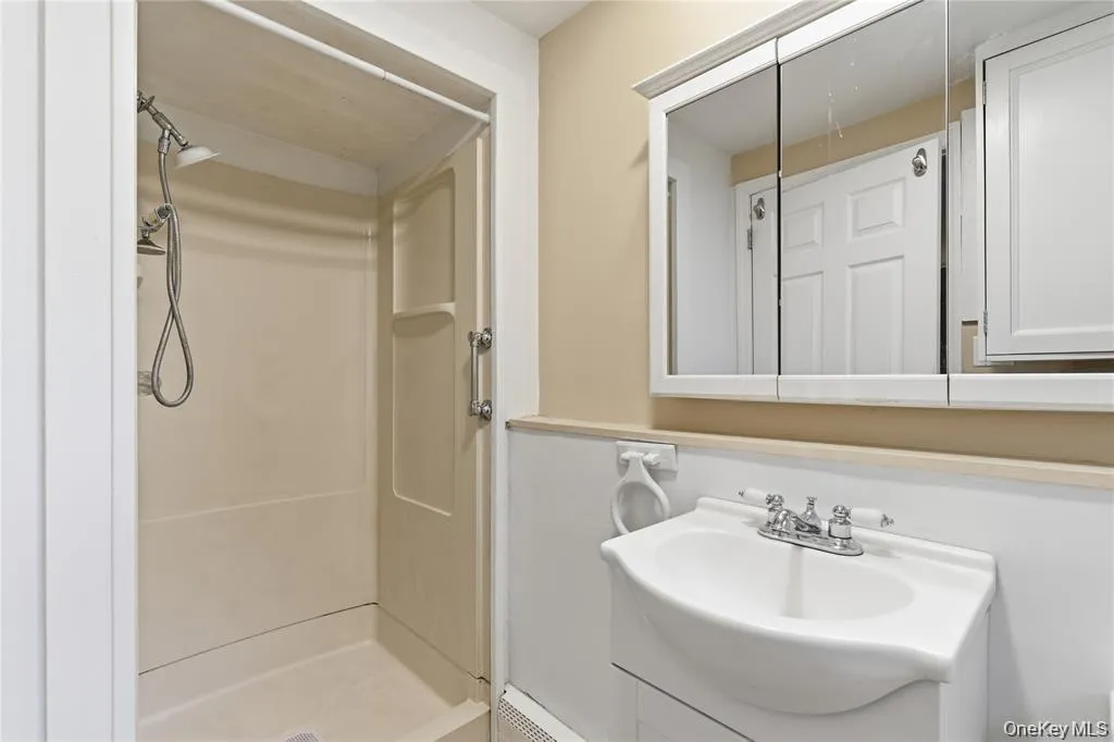 37 Mckay Rd, Huntington, NY, 1 Bedroom Bedrooms, 3 Room Rooms,1 BathroomBathrooms,Residential Lease,For Rent,Mckay Rd,0,1055530 37 Mckay Rd, Huntington, NY, 1 Bedroom Bedrooms, 3 Room Rooms,1 BathroomBathrooms,Residential Lease,For Rent,Mckay Rd,0,1055530