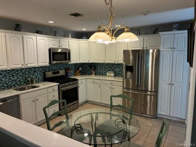 208 Erik Drive, Brookhaven, NY, 3 Bedrooms Bedrooms, 8 Rooms Rooms,2 BathroomsBathrooms,Residential,For Rent,Erik,0,1055533 208 Erik Drive, Brookhaven, NY, 3 Bedrooms Bedrooms, 8 Rooms Rooms,2 BathroomsBathrooms,Residential,For Rent,Erik,0,1055533