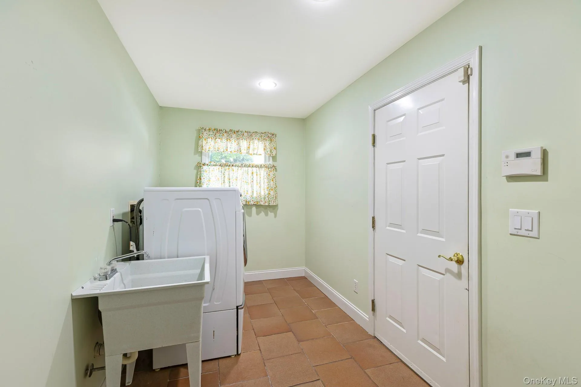 37 Woodside Avenue, Brookhaven, NY, 5 Bedrooms Bedrooms, 3 Rooms Rooms,2 BathroomsBathrooms,Residential,For Rent,Woodside,0,1055543 37 Woodside Avenue, Brookhaven, NY, 5 Bedrooms Bedrooms, 3 Rooms Rooms,2 BathroomsBathrooms,Residential,For Rent,Woodside,0,1055543