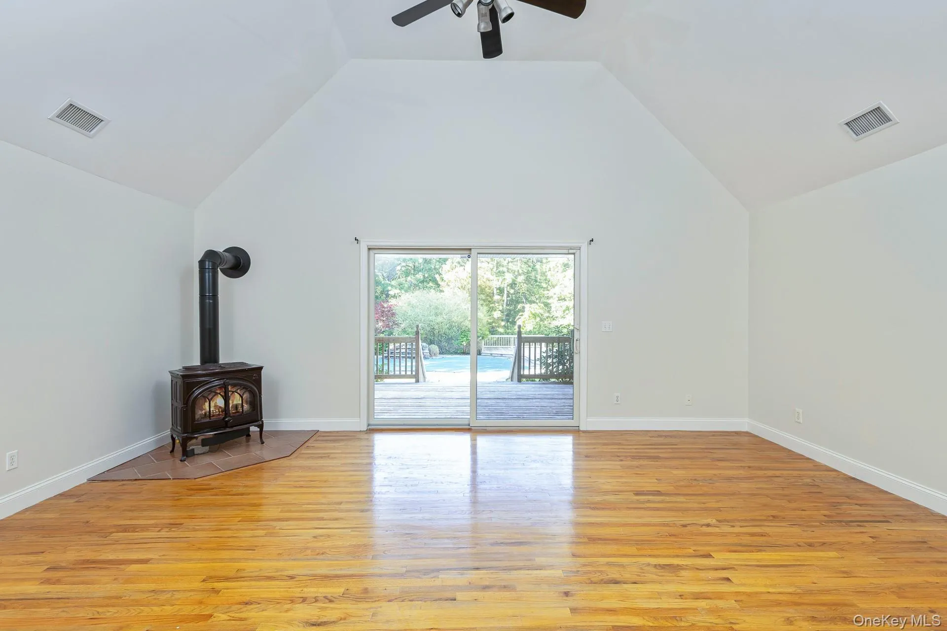 37 Woodside Avenue, Brookhaven, NY, 5 Bedrooms Bedrooms, 3 Rooms Rooms,2 BathroomsBathrooms,Residential,For Rent,Woodside,0,1055543 37 Woodside Avenue, Brookhaven, NY, 5 Bedrooms Bedrooms, 3 Rooms Rooms,2 BathroomsBathrooms,Residential,For Rent,Woodside,0,1055543