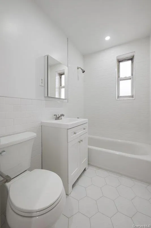 39-40 52nd Street, New York, NY, 1 Bedroom Bedrooms, 5 Rooms Rooms,1 BathroomBathrooms,Residential,For Rent,52nd,0,1055546 39-40 52nd Street, New York, NY, 1 Bedroom Bedrooms, 5 Rooms Rooms,1 BathroomBathrooms,Residential,For Rent,52nd,0,1055546