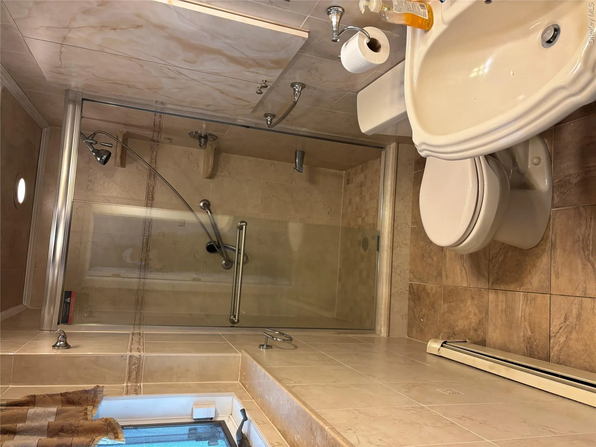 En suite to den or 4th bedroom En suite to den or 4th bedroom