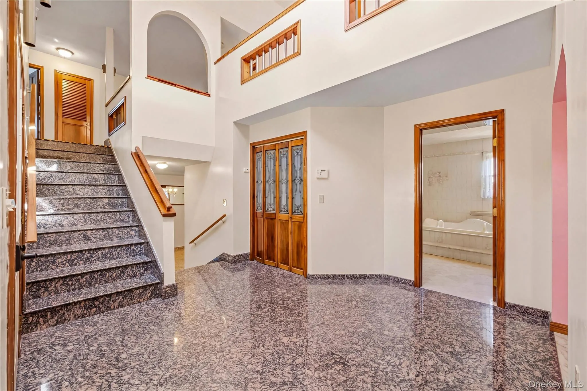 Spacious foyer Spacious foyer