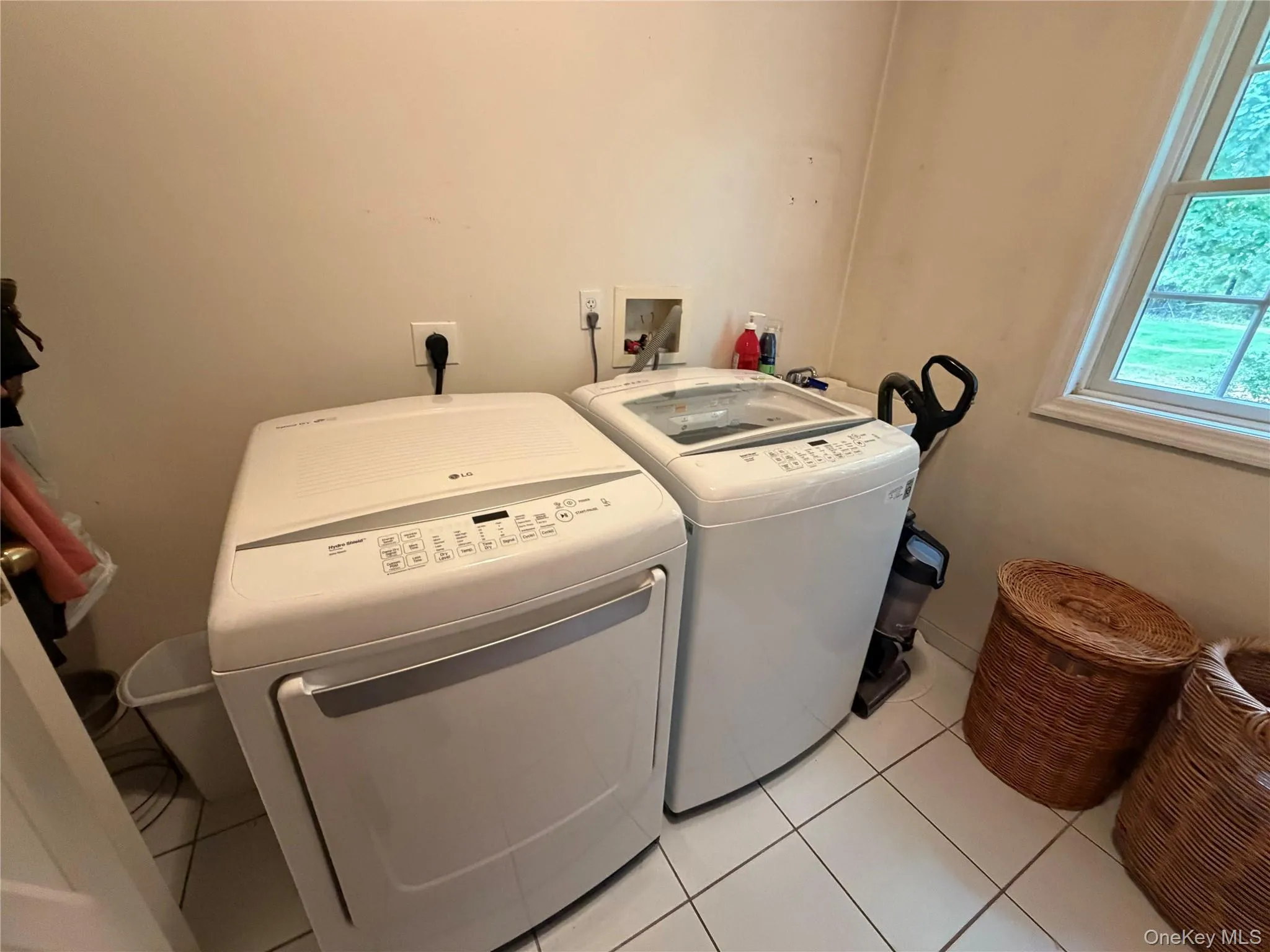High end side-by side washer/ dryer. High end side-by side washer/ dryer.