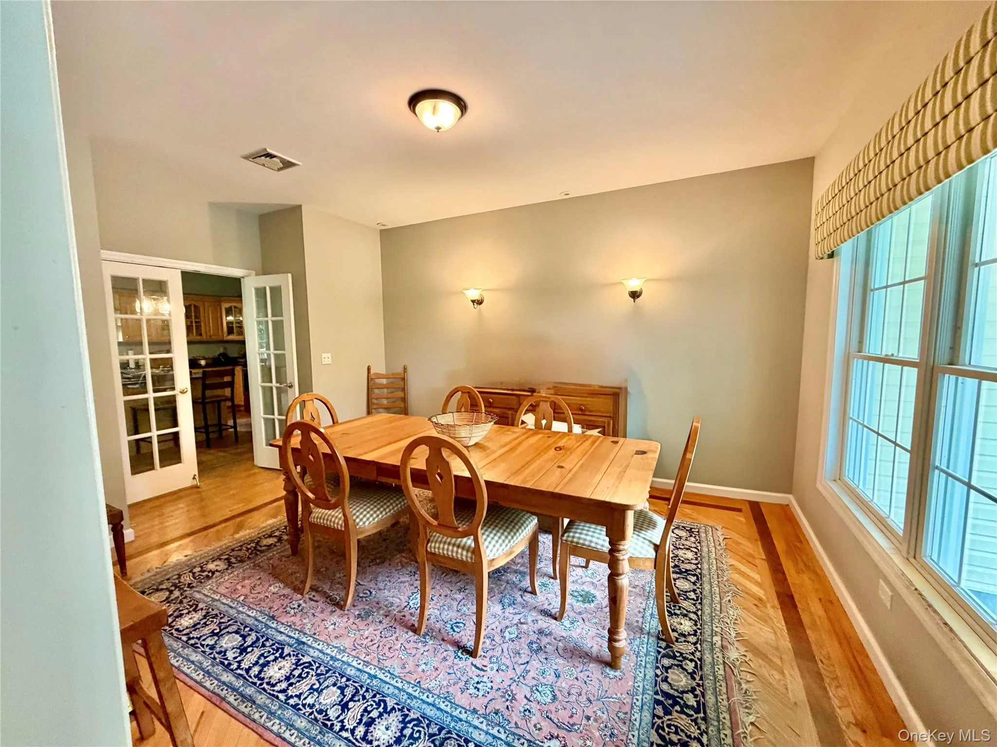 Lovely large dining room with plenty of natural light and French doors into the kitchen. Lovely large dining room with plenty of natural light and French doors into the kitchen.