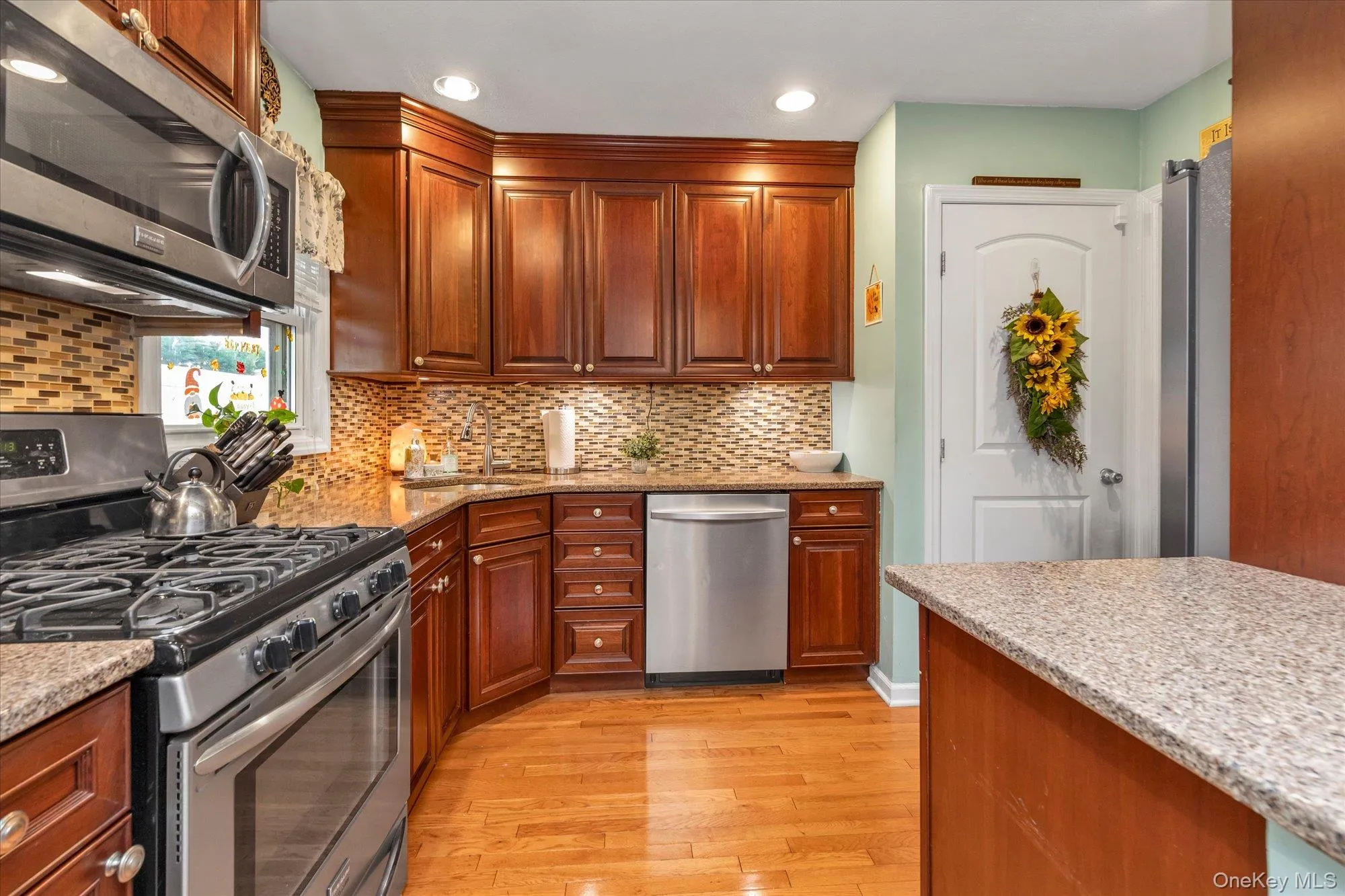 3265 Brower Avenue, Hempstead, NY, 3 Bedrooms Bedrooms, 8 Rooms Rooms,2 BathroomsBathrooms,Residential,For Rent,Brower,0,1055568 3265 Brower Avenue, Hempstead, NY, 3 Bedrooms Bedrooms, 8 Rooms Rooms,2 BathroomsBathrooms,Residential,For Rent,Brower,0,1055568
