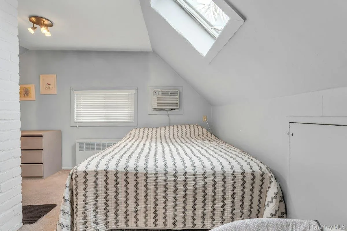 Bedroom 3 - Skylight Bedroom 3 - Skylight