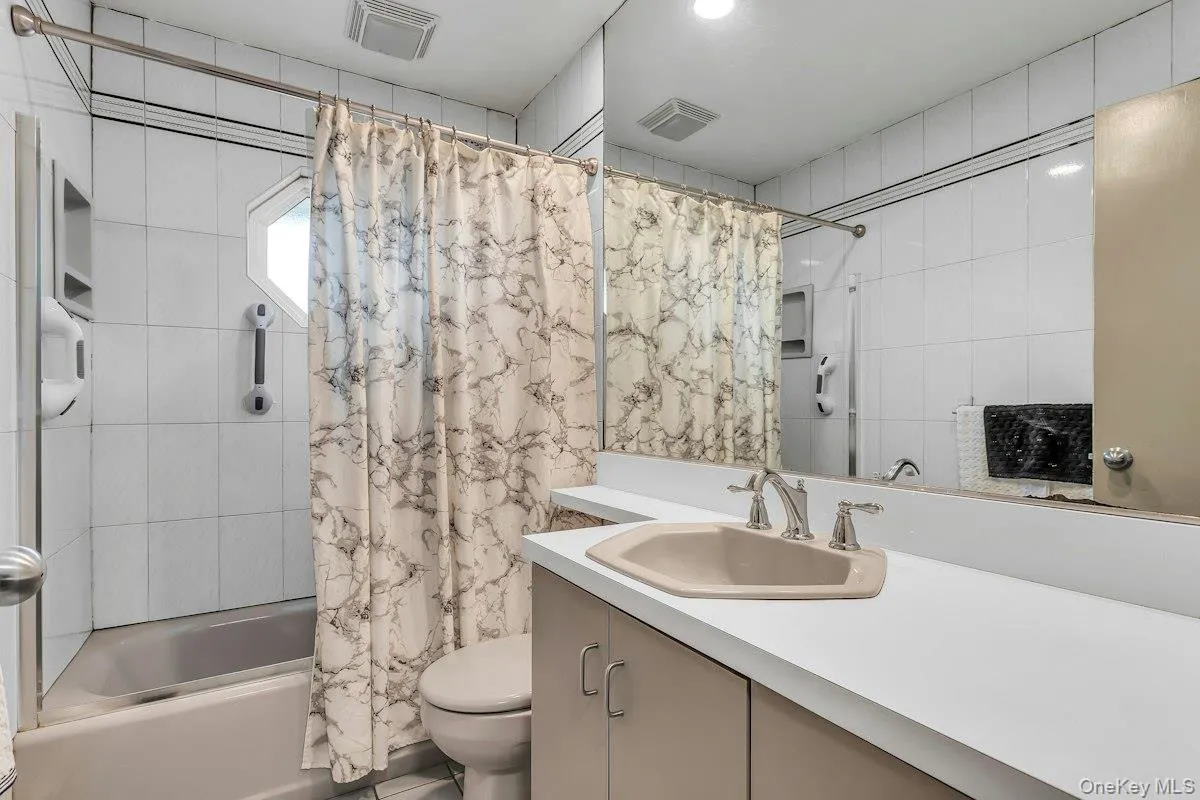 First Floor Full Bath with Tub First Floor Full Bath with Tub