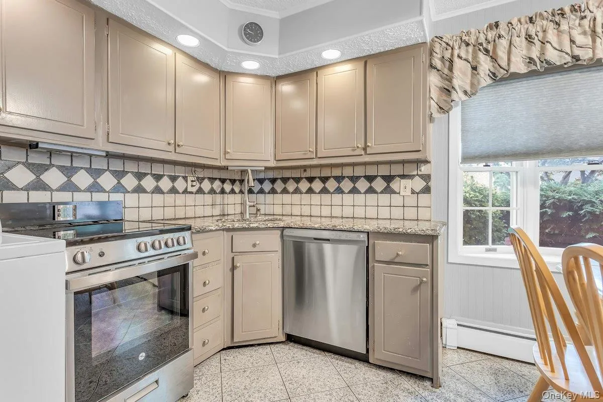 Granite Counter, Tiled Back Splash Granite Counter, Tiled Back Splash