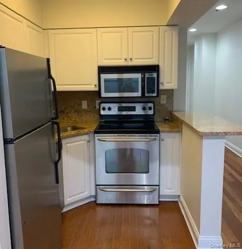 100 New Roc City Place, New Rochelle, NY, 1 Room Rooms,1 BathroomBathrooms,Residential Lease,For Rent,New Roc City,0,1055580 100 New Roc City Place, New Rochelle, NY, 1 Room Rooms,1 BathroomBathrooms,Residential Lease,For Rent,New Roc City,0,1055580