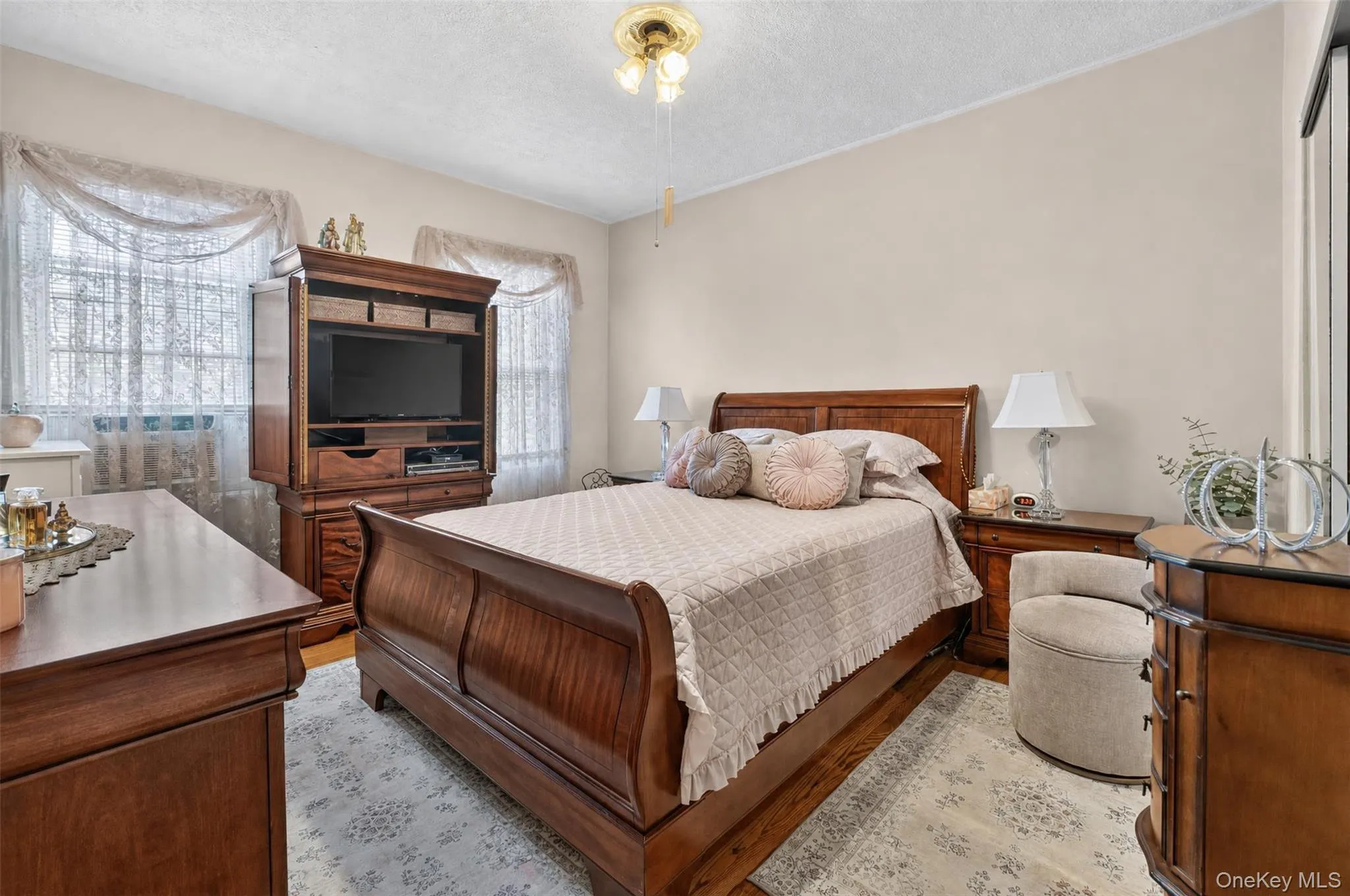 2518 Glebe Avenue, New York, NY, 3 Bedrooms Bedrooms, 10 Rooms Rooms,1 BathroomBathrooms,Residential,For Rent,Glebe,0,1055590 2518 Glebe Avenue, New York, NY, 3 Bedrooms Bedrooms, 10 Rooms Rooms,1 BathroomBathrooms,Residential,For Rent,Glebe,0,1055590