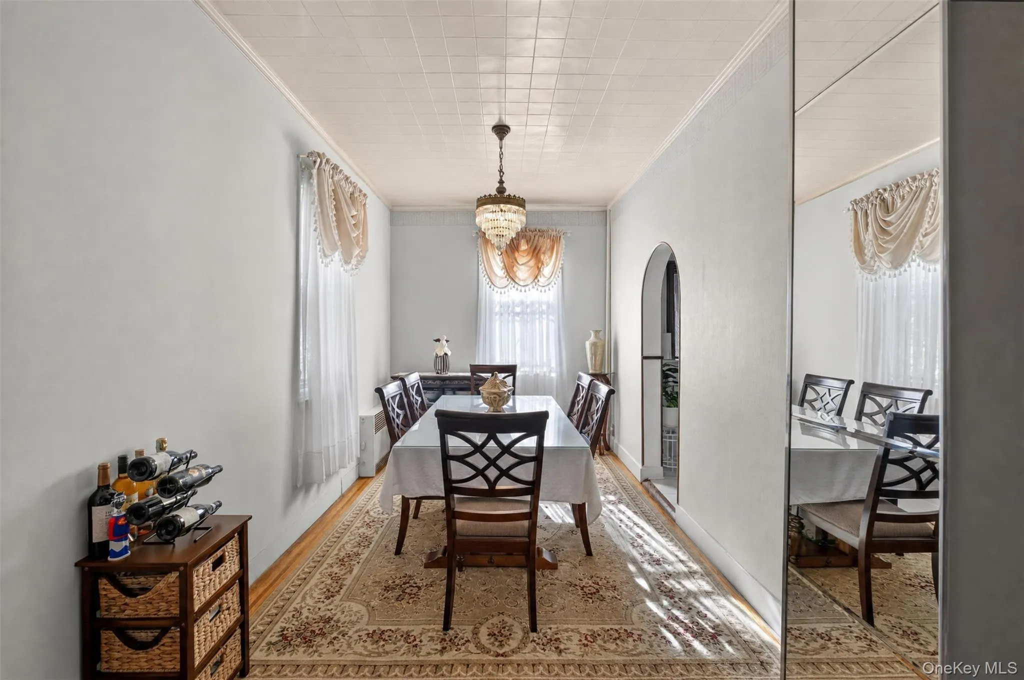 2518 Glebe Avenue, New York, NY, 3 Bedrooms Bedrooms, 10 Rooms Rooms,1 BathroomBathrooms,Residential,For Rent,Glebe,0,1055590 2518 Glebe Avenue, New York, NY, 3 Bedrooms Bedrooms, 10 Rooms Rooms,1 BathroomBathrooms,Residential,For Rent,Glebe,0,1055590