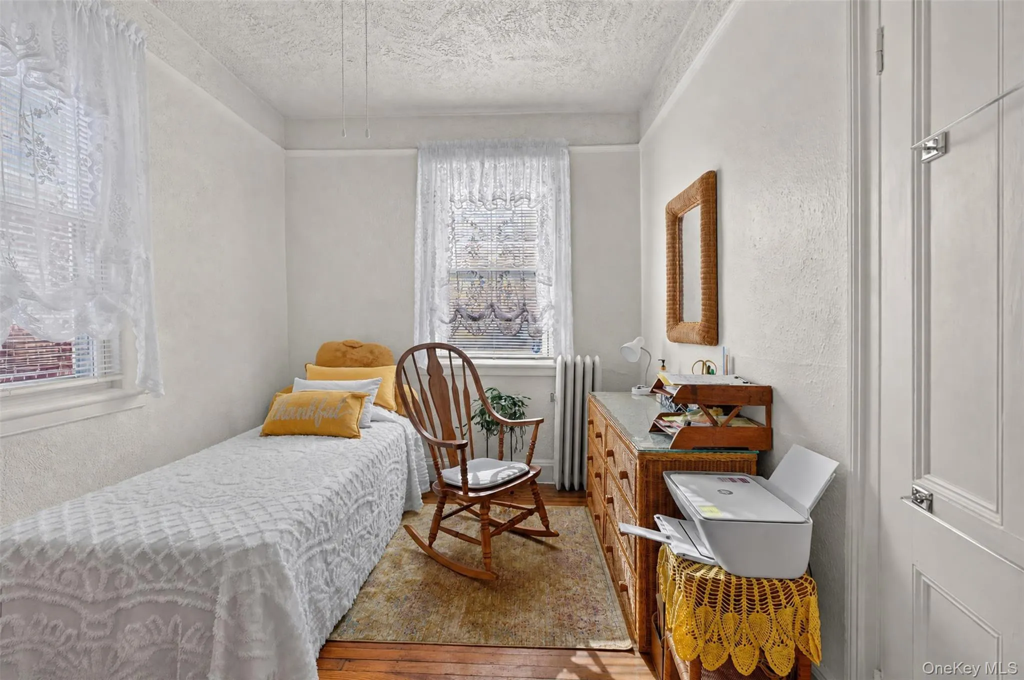 2518 Glebe Avenue, New York, NY, 3 Bedrooms Bedrooms, 10 Rooms Rooms,1 BathroomBathrooms,Residential,For Rent,Glebe,0,1055590 2518 Glebe Avenue, New York, NY, 3 Bedrooms Bedrooms, 10 Rooms Rooms,1 BathroomBathrooms,Residential,For Rent,Glebe,0,1055590