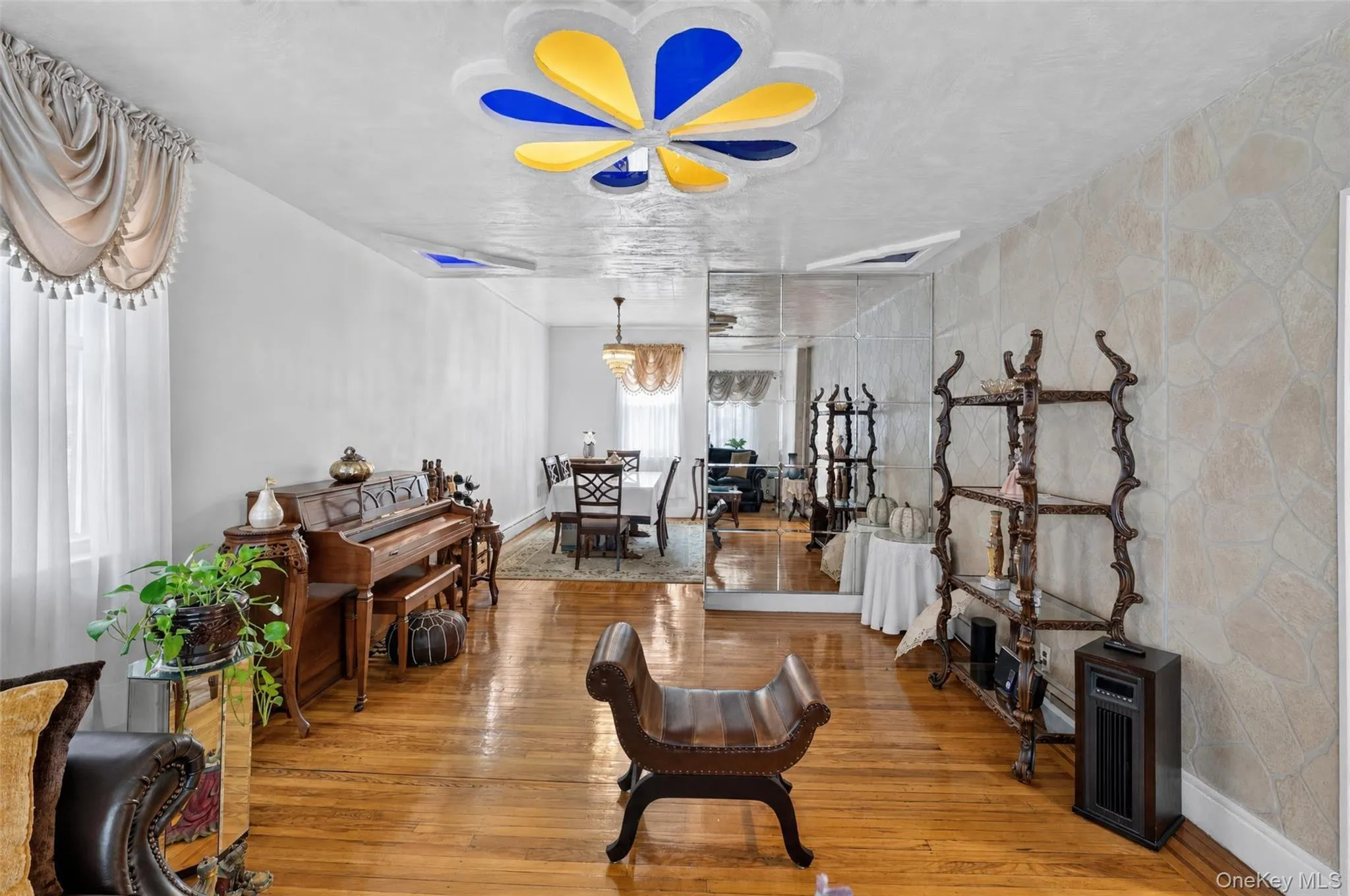 2518 Glebe Avenue, New York, NY, 3 Bedrooms Bedrooms, 10 Rooms Rooms,1 BathroomBathrooms,Residential,For Rent,Glebe,0,1055590 2518 Glebe Avenue, New York, NY, 3 Bedrooms Bedrooms, 10 Rooms Rooms,1 BathroomBathrooms,Residential,For Rent,Glebe,0,1055590