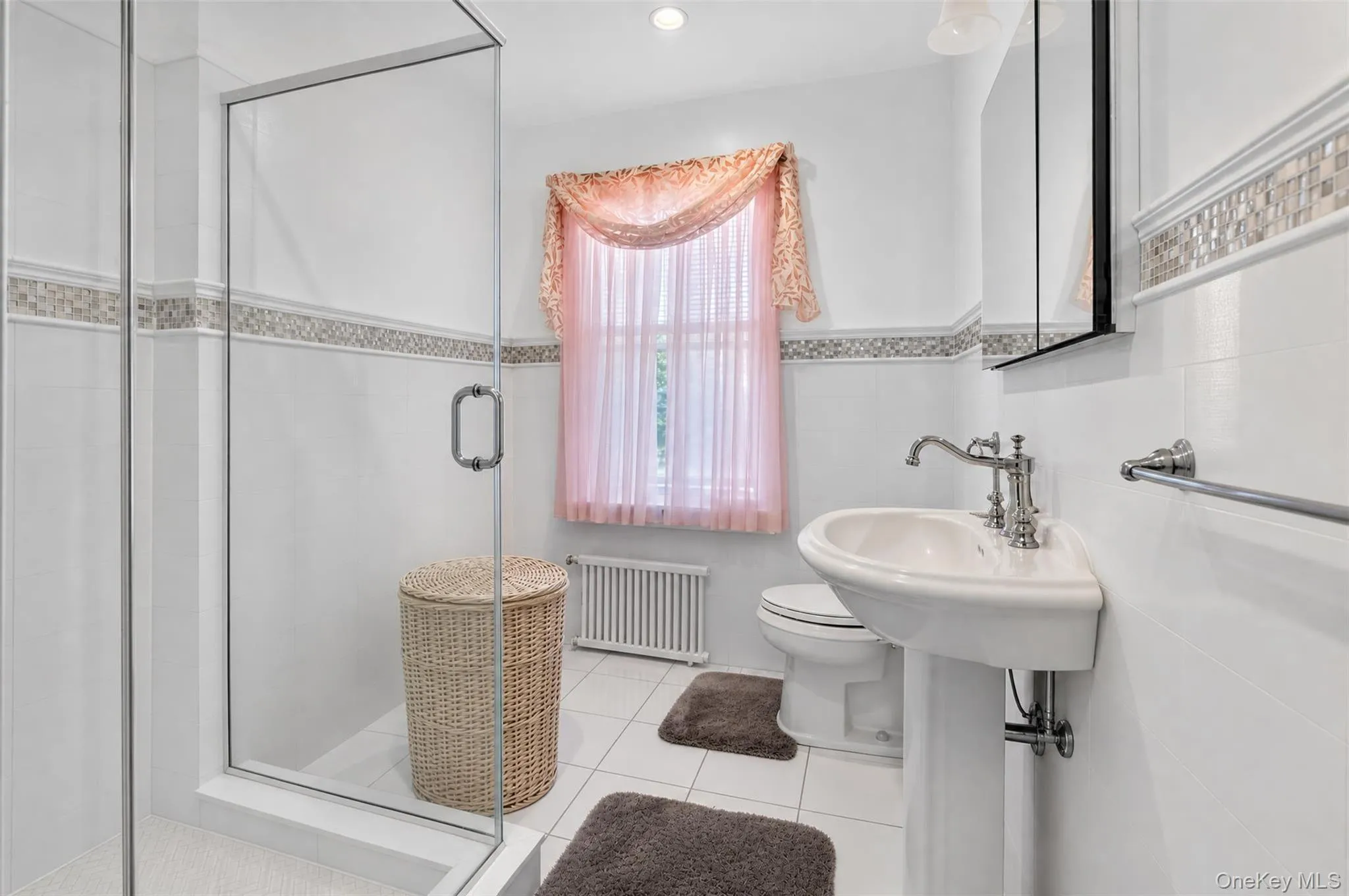 2518 Glebe Avenue, New York, NY, 3 Bedrooms Bedrooms, 10 Rooms Rooms,1 BathroomBathrooms,Residential,For Rent,Glebe,0,1055590 2518 Glebe Avenue, New York, NY, 3 Bedrooms Bedrooms, 10 Rooms Rooms,1 BathroomBathrooms,Residential,For Rent,Glebe,0,1055590