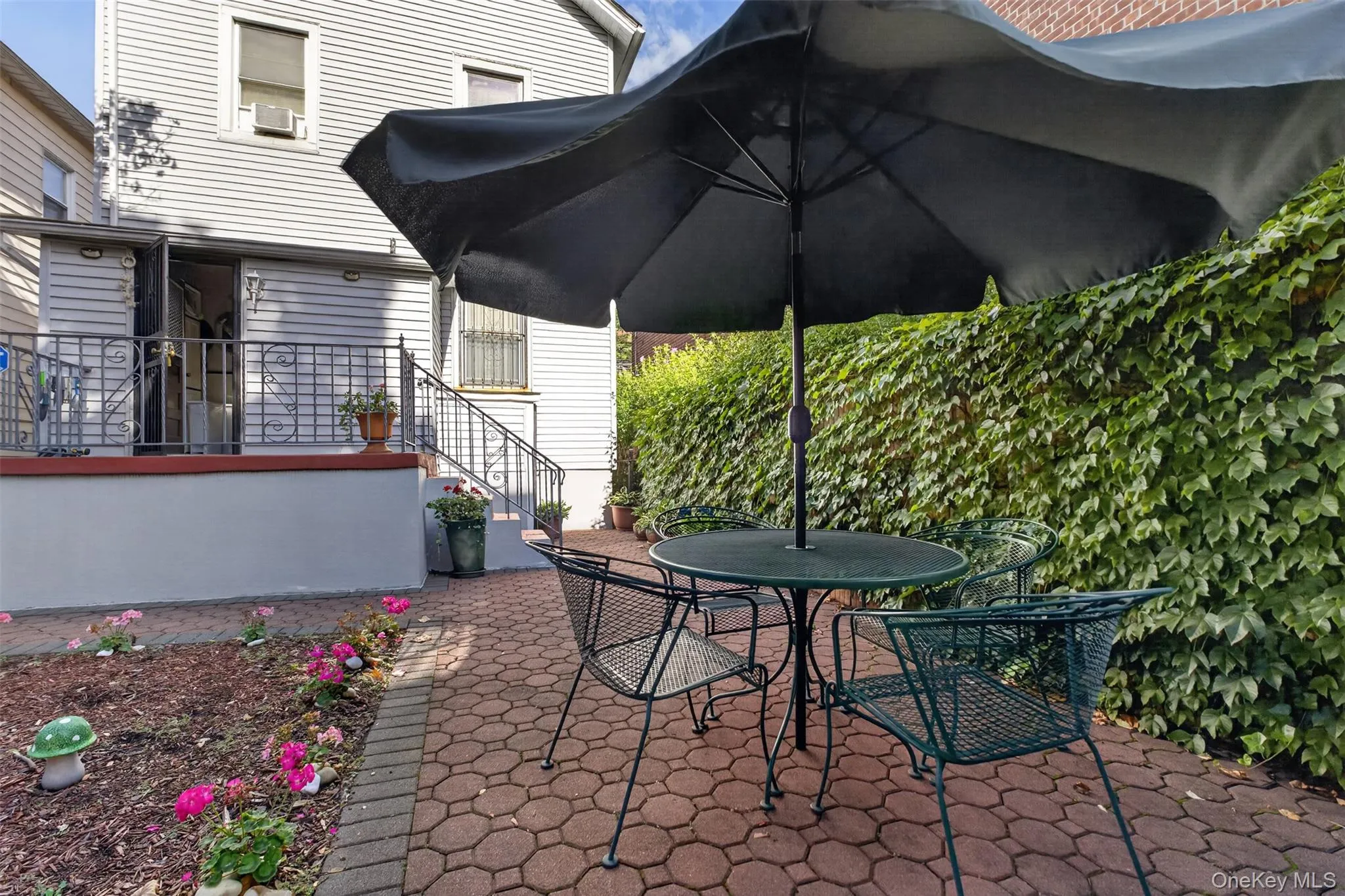 2518 Glebe Avenue, New York, NY, 3 Bedrooms Bedrooms, 10 Rooms Rooms,1 BathroomBathrooms,Residential,For Rent,Glebe,0,1055590 2518 Glebe Avenue, New York, NY, 3 Bedrooms Bedrooms, 10 Rooms Rooms,1 BathroomBathrooms,Residential,For Rent,Glebe,0,1055590