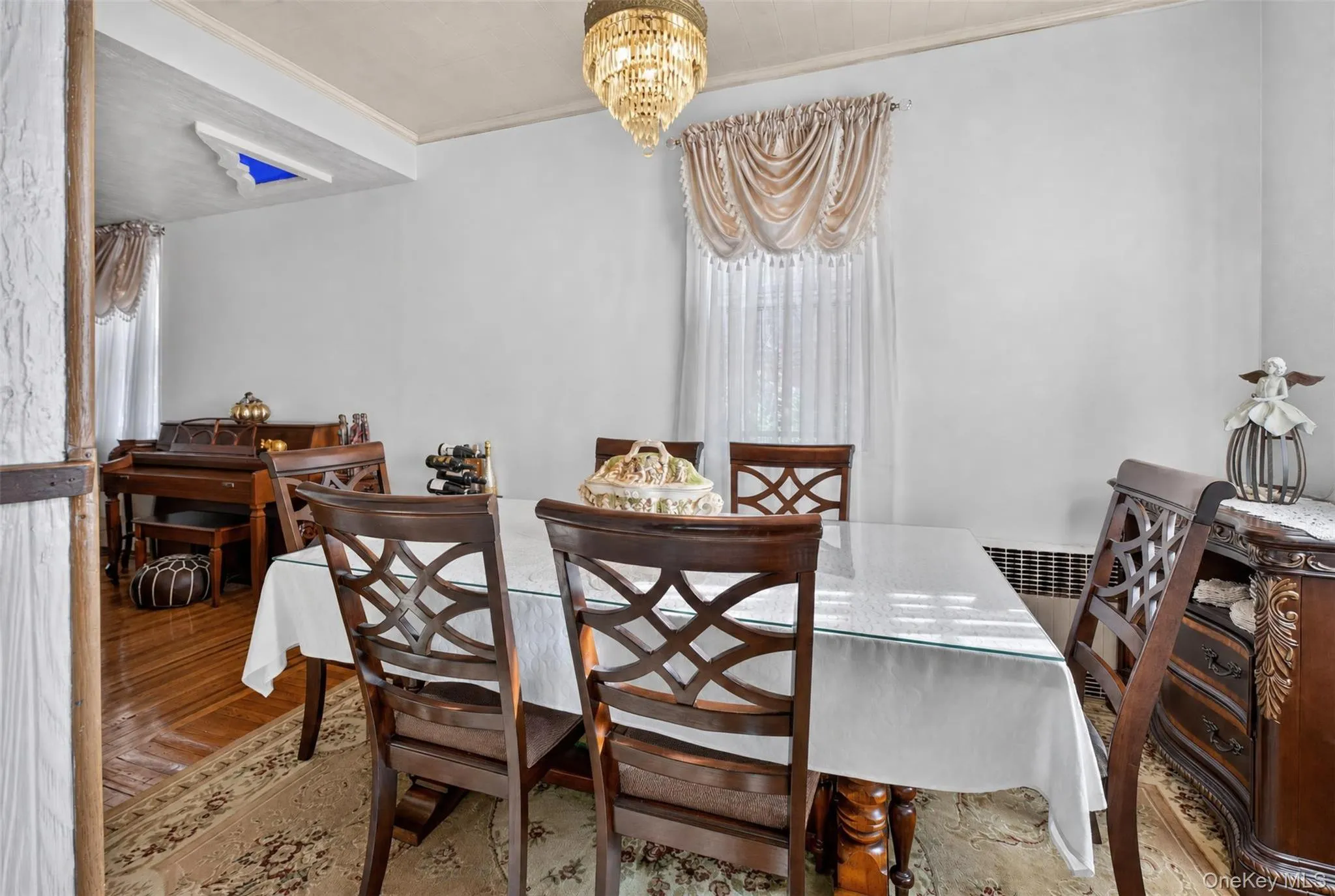 2518 Glebe Avenue, New York, NY, 3 Bedrooms Bedrooms, 10 Rooms Rooms,1 BathroomBathrooms,Residential,For Rent,Glebe,0,1055590 2518 Glebe Avenue, New York, NY, 3 Bedrooms Bedrooms, 10 Rooms Rooms,1 BathroomBathrooms,Residential,For Rent,Glebe,0,1055590