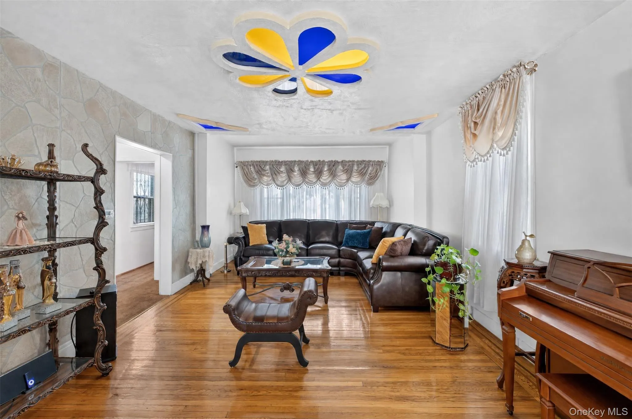 2518 Glebe Avenue, New York, NY, 3 Bedrooms Bedrooms, 10 Rooms Rooms,1 BathroomBathrooms,Residential,For Rent,Glebe,0,1055590 2518 Glebe Avenue, New York, NY, 3 Bedrooms Bedrooms, 10 Rooms Rooms,1 BathroomBathrooms,Residential,For Rent,Glebe,0,1055590