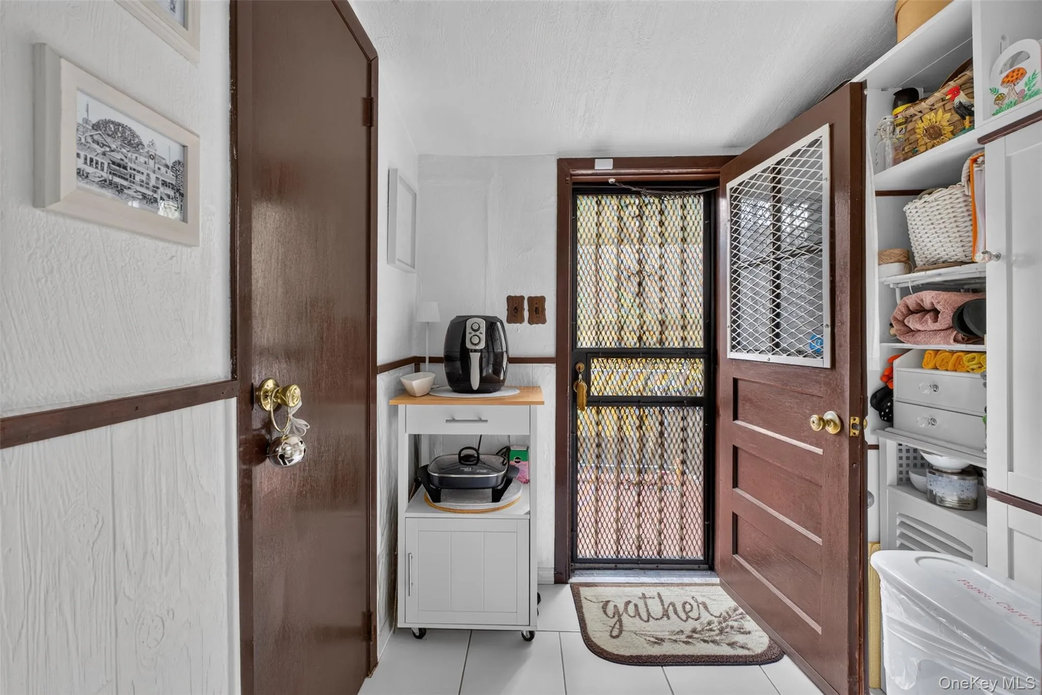 2518 Glebe Avenue, New York, NY, 3 Bedrooms Bedrooms, 10 Rooms Rooms,1 BathroomBathrooms,Residential,For Rent,Glebe,0,1055590 2518 Glebe Avenue, New York, NY, 3 Bedrooms Bedrooms, 10 Rooms Rooms,1 BathroomBathrooms,Residential,For Rent,Glebe,0,1055590