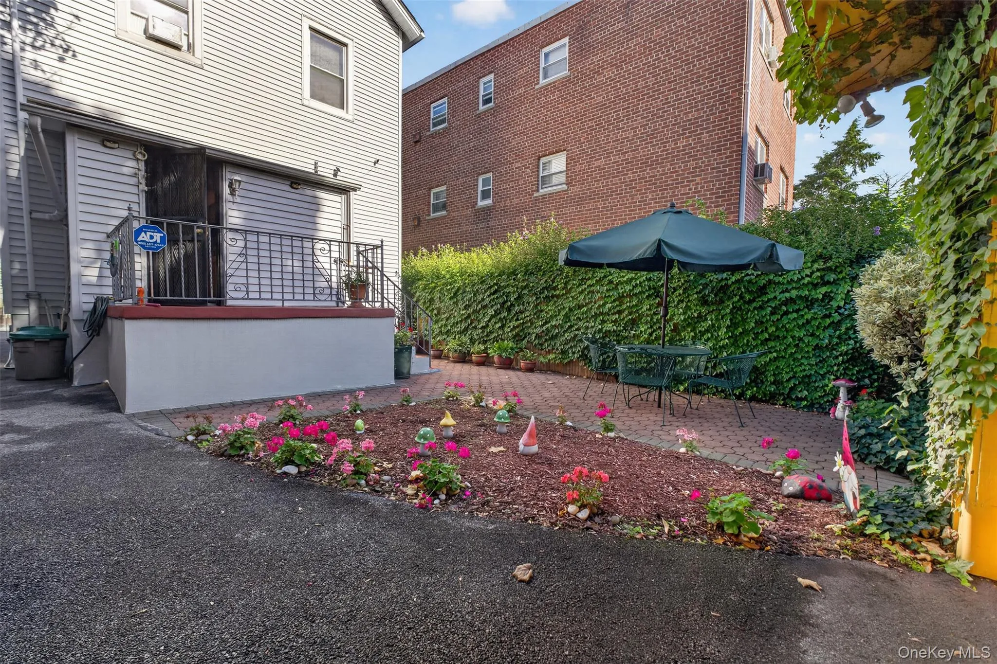 2518 Glebe Avenue, New York, NY, 3 Bedrooms Bedrooms, 10 Rooms Rooms,1 BathroomBathrooms,Residential,For Rent,Glebe,0,1055590 2518 Glebe Avenue, New York, NY, 3 Bedrooms Bedrooms, 10 Rooms Rooms,1 BathroomBathrooms,Residential,For Rent,Glebe,0,1055590