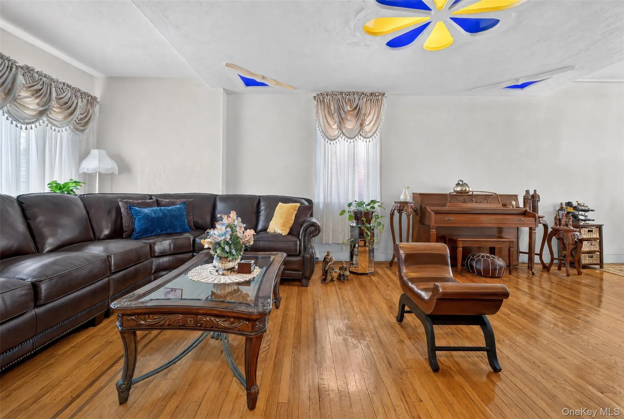 2518 Glebe Avenue, New York, NY, 3 Bedrooms Bedrooms, 10 Rooms Rooms,1 BathroomBathrooms,Residential,For Rent,Glebe,0,1055590 2518 Glebe Avenue, New York, NY, 3 Bedrooms Bedrooms, 10 Rooms Rooms,1 BathroomBathrooms,Residential,For Rent,Glebe,0,1055590