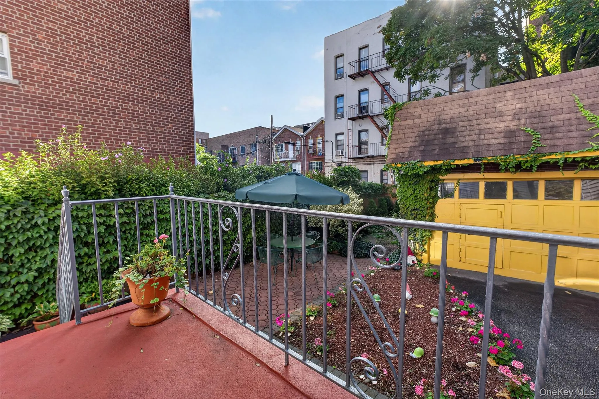 2518 Glebe Avenue, New York, NY, 3 Bedrooms Bedrooms, 10 Rooms Rooms,1 BathroomBathrooms,Residential,For Rent,Glebe,0,1055590 2518 Glebe Avenue, New York, NY, 3 Bedrooms Bedrooms, 10 Rooms Rooms,1 BathroomBathrooms,Residential,For Rent,Glebe,0,1055590