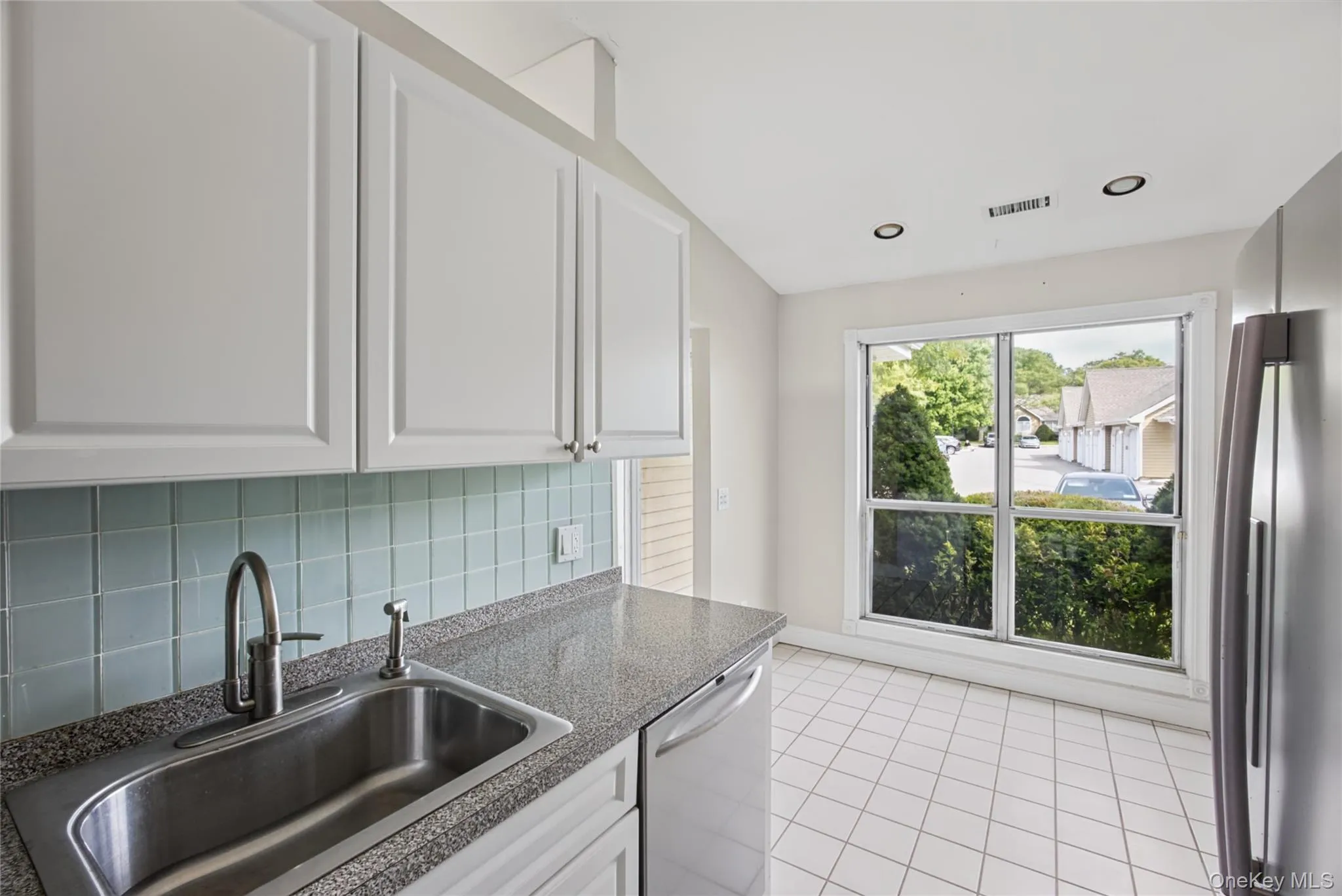 65 Eric Drive, Brookhaven, NY, 2 Bedrooms Bedrooms, 5 Rooms Rooms,2 BathroomsBathrooms,Residential,For Rent,Eric,0,1055595 65 Eric Drive, Brookhaven, NY, 2 Bedrooms Bedrooms, 5 Rooms Rooms,2 BathroomsBathrooms,Residential,For Rent,Eric,0,1055595