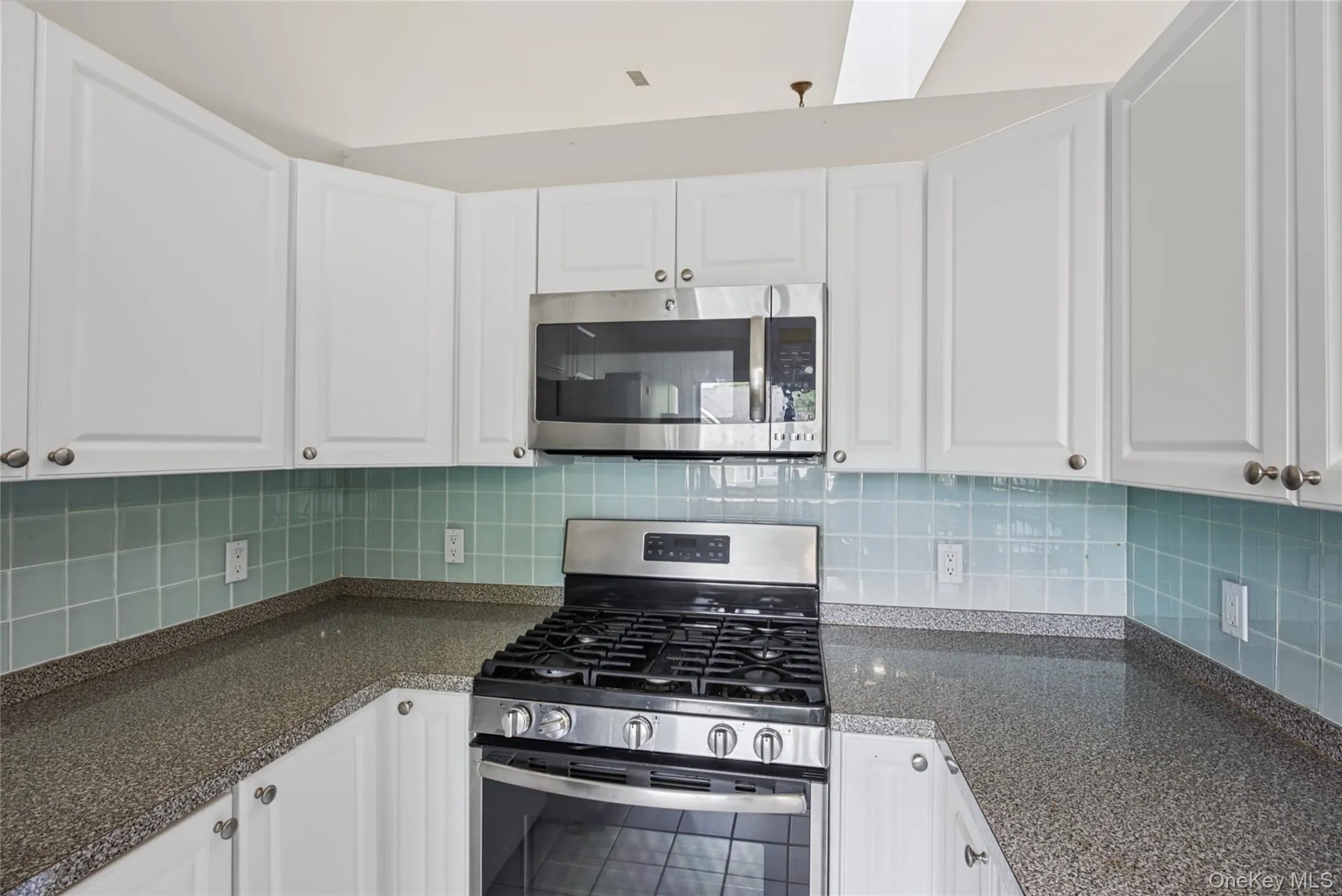65 Eric Drive, Brookhaven, NY, 2 Bedrooms Bedrooms, 5 Rooms Rooms,2 BathroomsBathrooms,Residential,For Rent,Eric,0,1055595 65 Eric Drive, Brookhaven, NY, 2 Bedrooms Bedrooms, 5 Rooms Rooms,2 BathroomsBathrooms,Residential,For Rent,Eric,0,1055595