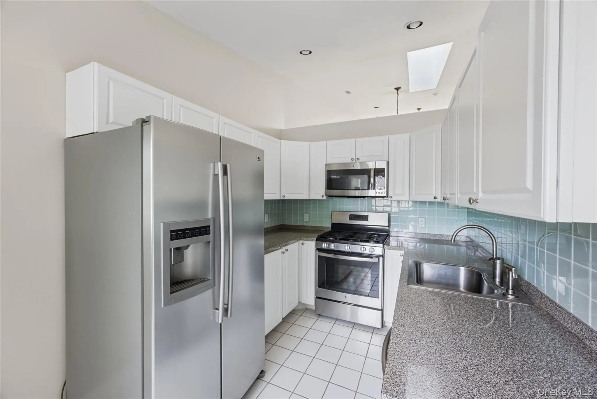 65 Eric Drive, Brookhaven, NY, 2 Bedrooms Bedrooms, 5 Rooms Rooms,2 BathroomsBathrooms,Residential,For Rent,Eric,0,1055595 65 Eric Drive, Brookhaven, NY, 2 Bedrooms Bedrooms, 5 Rooms Rooms,2 BathroomsBathrooms,Residential,For Rent,Eric,0,1055595