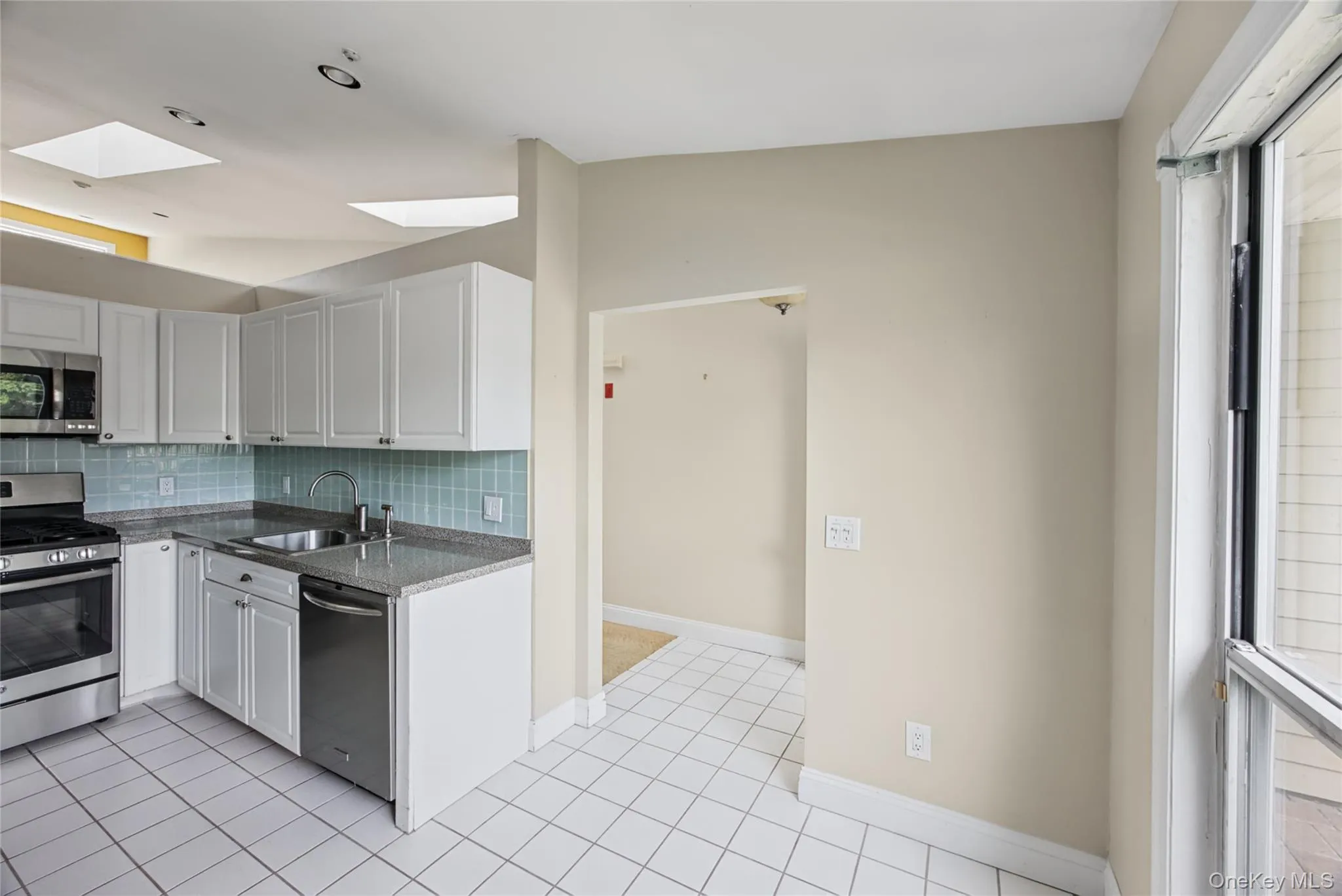65 Eric Drive, Brookhaven, NY, 2 Bedrooms Bedrooms, 5 Rooms Rooms,2 BathroomsBathrooms,Residential,For Rent,Eric,0,1055595 65 Eric Drive, Brookhaven, NY, 2 Bedrooms Bedrooms, 5 Rooms Rooms,2 BathroomsBathrooms,Residential,For Rent,Eric,0,1055595
