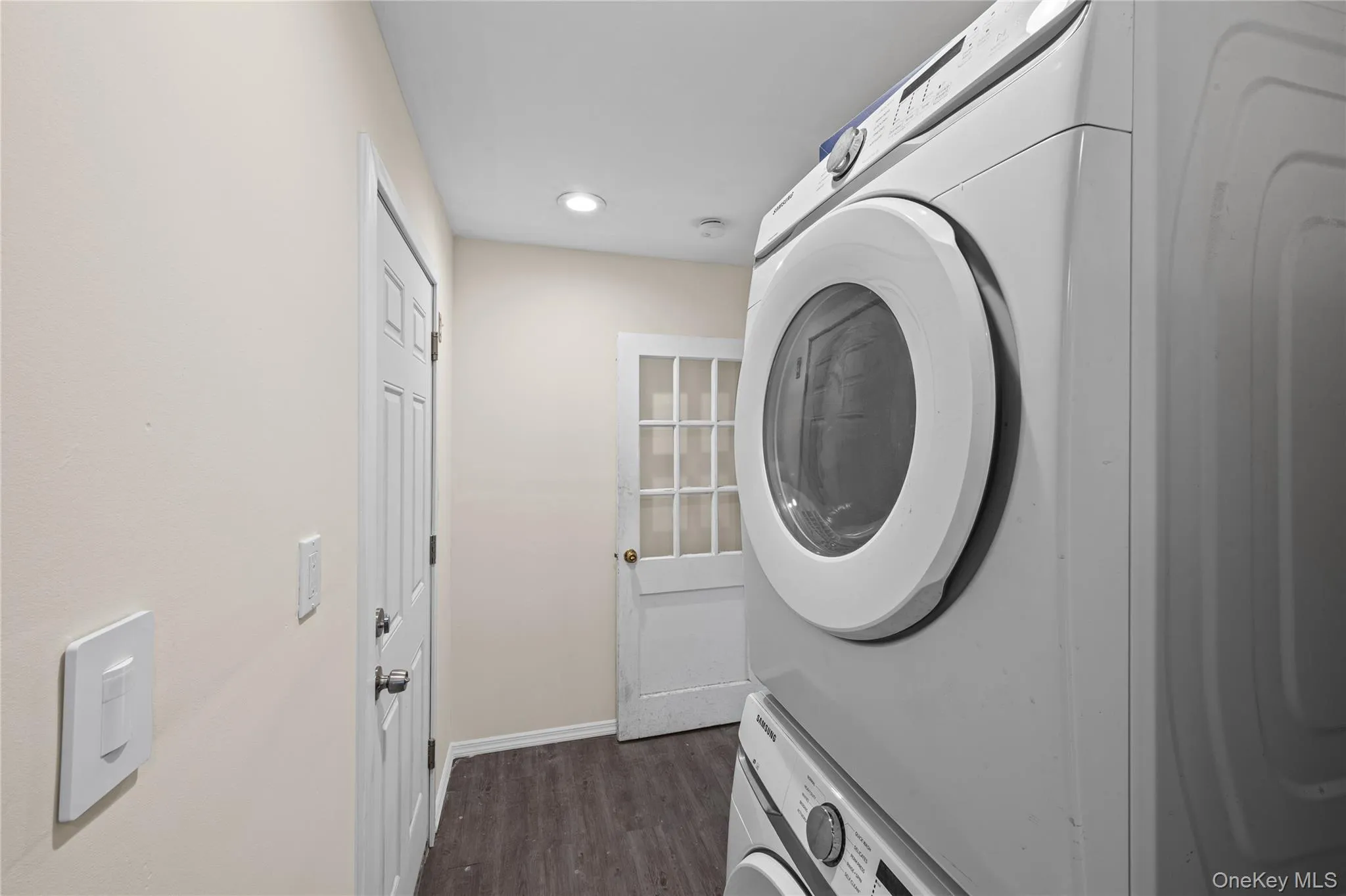Washer/dryer located off of kitchen. Leads to 4th bedroom and office space. Door to garage Washer/dryer located off of kitchen. Leads to 4th bedroom and office space. Door to garage