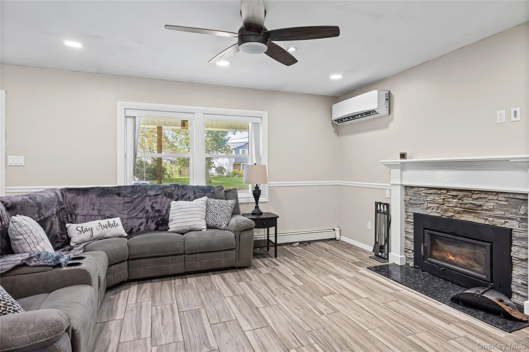 Withh beautiful fire place Withh beautiful fire place