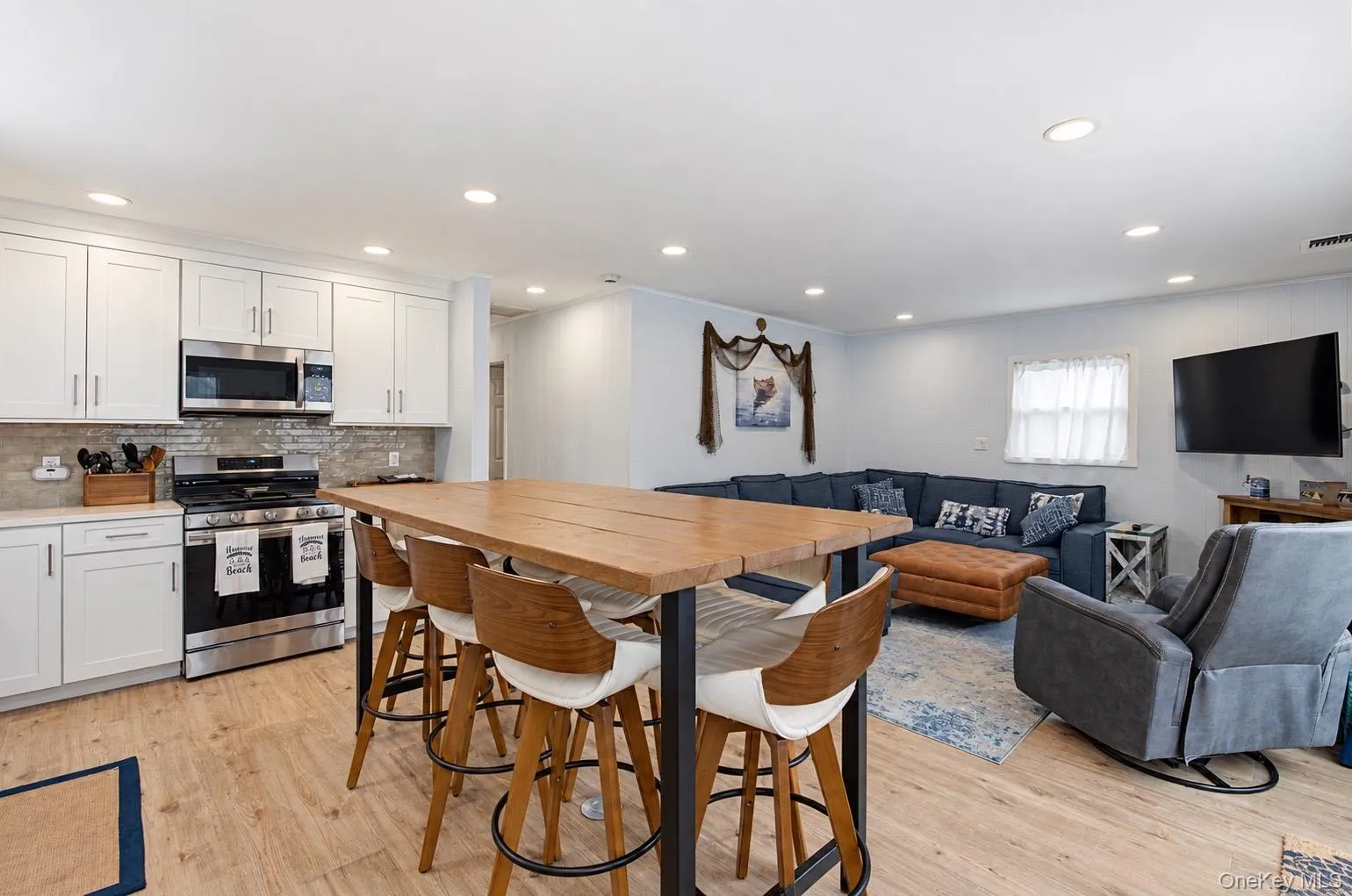 409 A Dune Road, Southampton, NY, 3 Bedroom Bedrooms, 5 Room Rooms,1 BathroomBathrooms,Residential Lease,For Rent,Dune,0,1055599 409 A Dune Road, Southampton, NY, 3 Bedroom Bedrooms, 5 Room Rooms,1 BathroomBathrooms,Residential Lease,For Rent,Dune,0,1055599