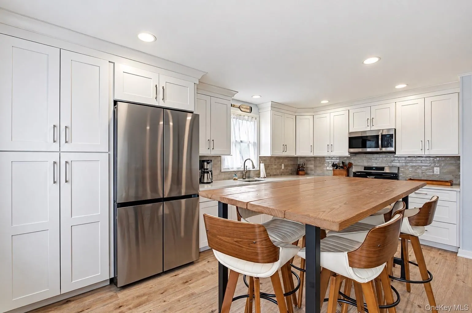409 A Dune Road, Southampton, NY, 3 Bedroom Bedrooms, 5 Room Rooms,1 BathroomBathrooms,Residential Lease,For Rent,Dune,0,1055599 409 A Dune Road, Southampton, NY, 3 Bedroom Bedrooms, 5 Room Rooms,1 BathroomBathrooms,Residential Lease,For Rent,Dune,0,1055599