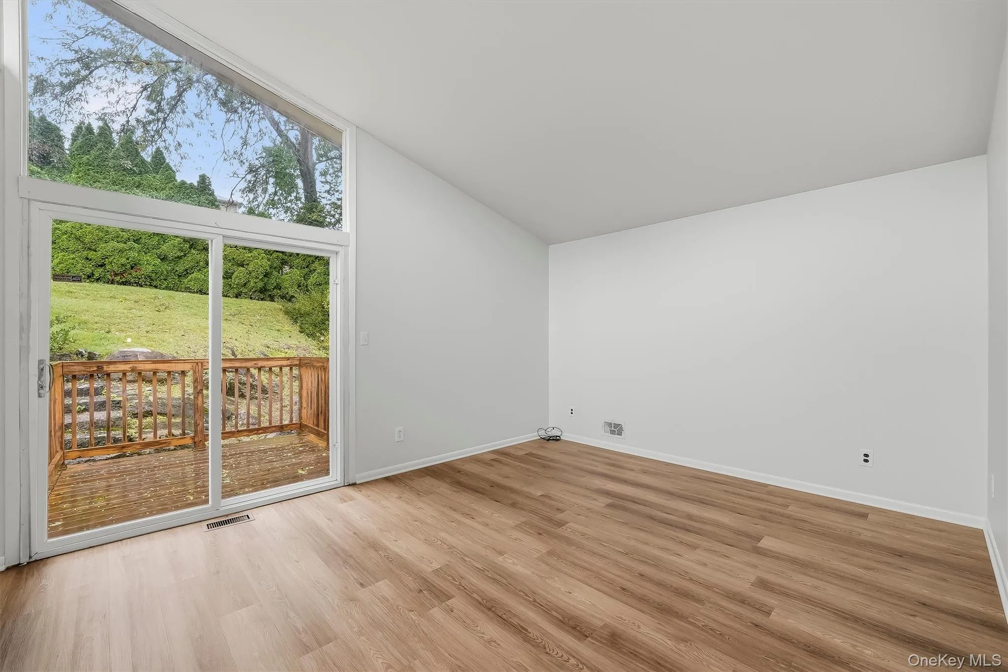 Primary bedroom with brand new floors, en-suite bathroom, & walk-in closet. Primary bedroom with brand new floors, en-suite bathroom, & walk-in closet.