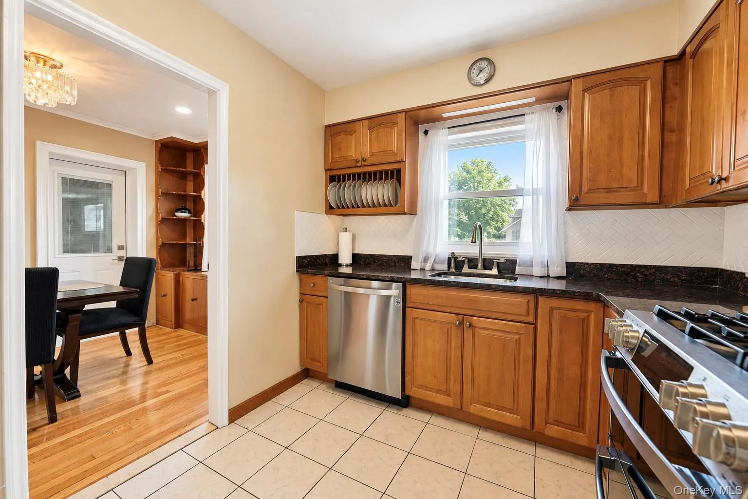 97 Page Avenue, Yonkers, NY, 3 Bedrooms Bedrooms, 7 Rooms Rooms,2 BathroomsBathrooms,Residential,For Rent,Page,0,1055624 97 Page Avenue, Yonkers, NY, 3 Bedrooms Bedrooms, 7 Rooms Rooms,2 BathroomsBathrooms,Residential,For Rent,Page,0,1055624