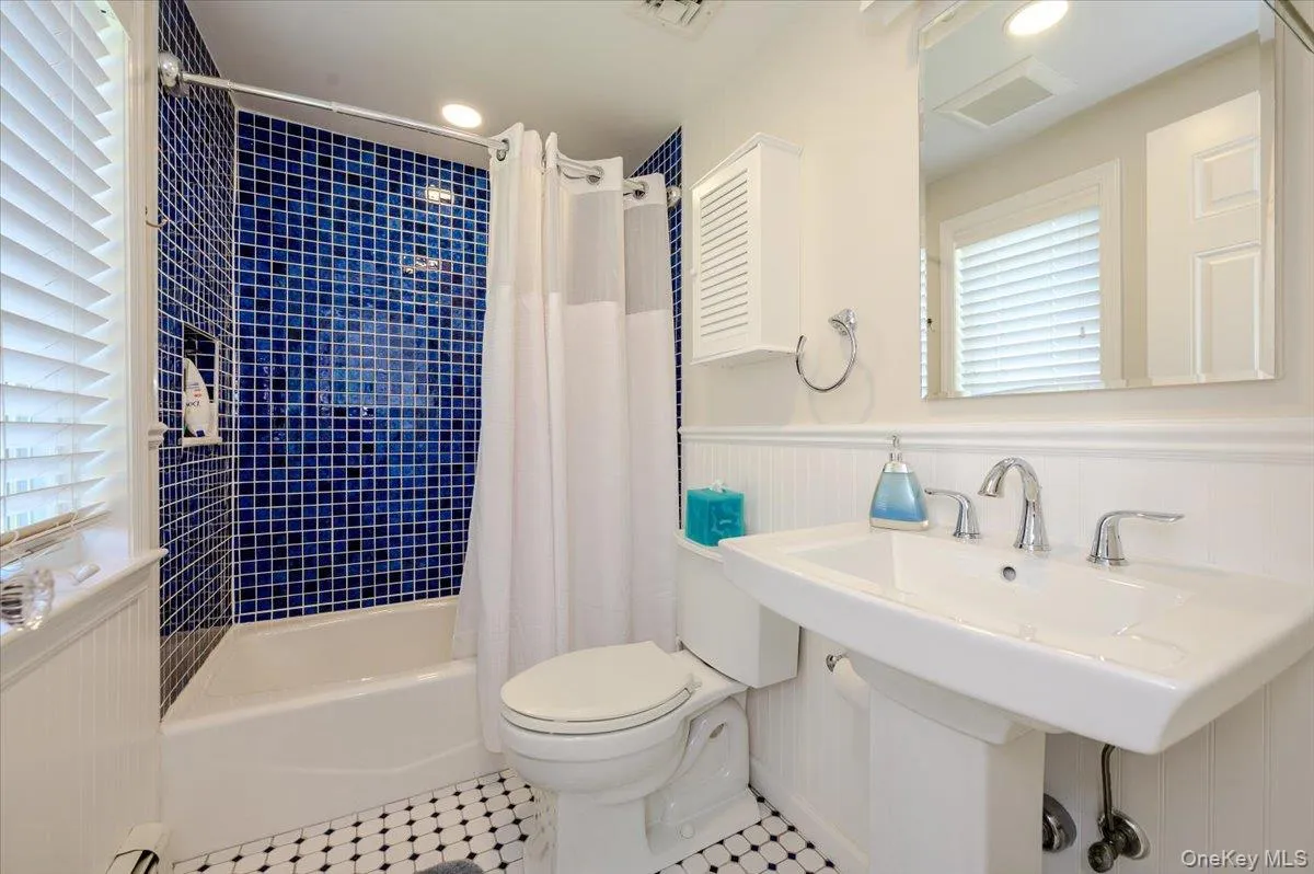 132 Blackheath Road, Hempstead, NY, 4 Bedrooms Bedrooms, 8 Rooms Rooms,3 BathroomsBathrooms,Residential,For Rent,Blackheath,0,1055626 132 Blackheath Road, Hempstead, NY, 4 Bedrooms Bedrooms, 8 Rooms Rooms,3 BathroomsBathrooms,Residential,For Rent,Blackheath,0,1055626