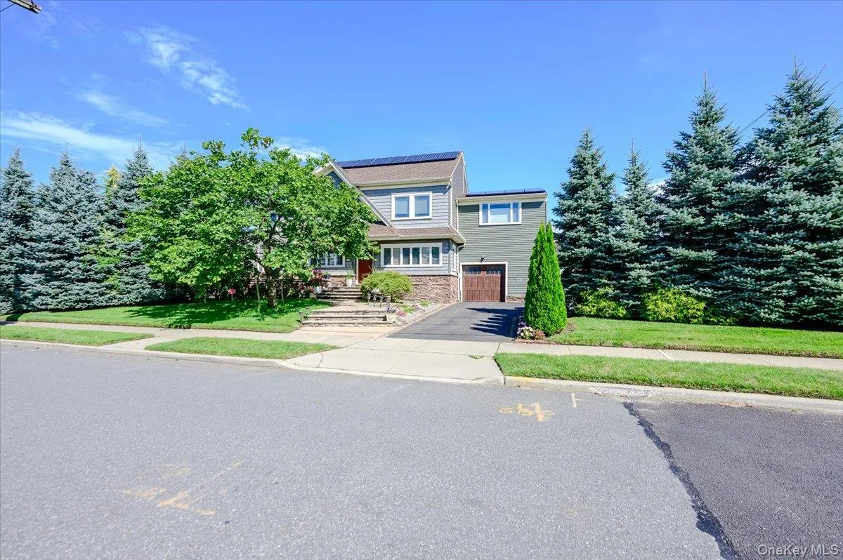 132 Blackheath Road, Hempstead, NY, 4 Bedrooms Bedrooms, 8 Rooms Rooms,3 BathroomsBathrooms,Residential,For Rent,Blackheath,0,1055626 132 Blackheath Road, Hempstead, NY, 4 Bedrooms Bedrooms, 8 Rooms Rooms,3 BathroomsBathrooms,Residential,For Rent,Blackheath,0,1055626