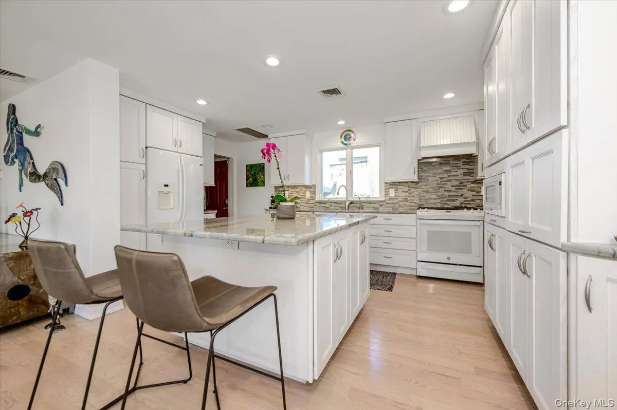 132 Blackheath Road, Hempstead, NY, 4 Bedrooms Bedrooms, 8 Rooms Rooms,3 BathroomsBathrooms,Residential,For Rent,Blackheath,0,1055626 132 Blackheath Road, Hempstead, NY, 4 Bedrooms Bedrooms, 8 Rooms Rooms,3 BathroomsBathrooms,Residential,For Rent,Blackheath,0,1055626