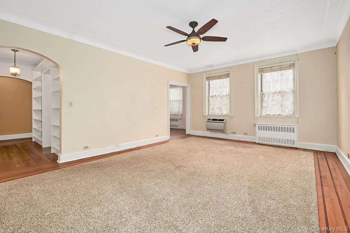 Spacious and Bright Spacious and Bright