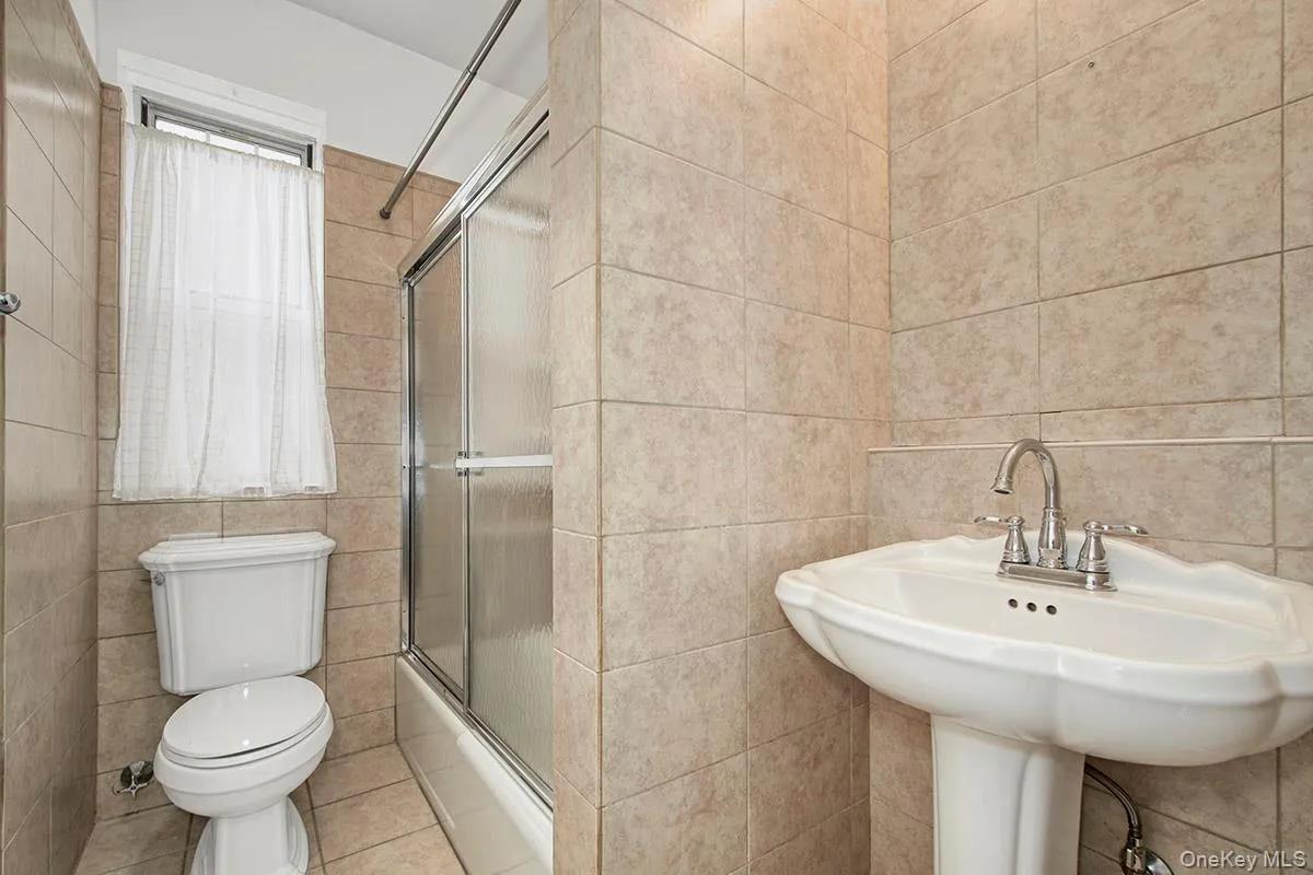 16 Chatsworth Avenue, Mamaroneck, NY, 1 Bedroom Bedrooms, 4 Rooms Rooms,1 BathroomBathrooms,Residential,For Rent,Chatsworth,0,1055632 16 Chatsworth Avenue, Mamaroneck, NY, 1 Bedroom Bedrooms, 4 Rooms Rooms,1 BathroomBathrooms,Residential,For Rent,Chatsworth,0,1055632
